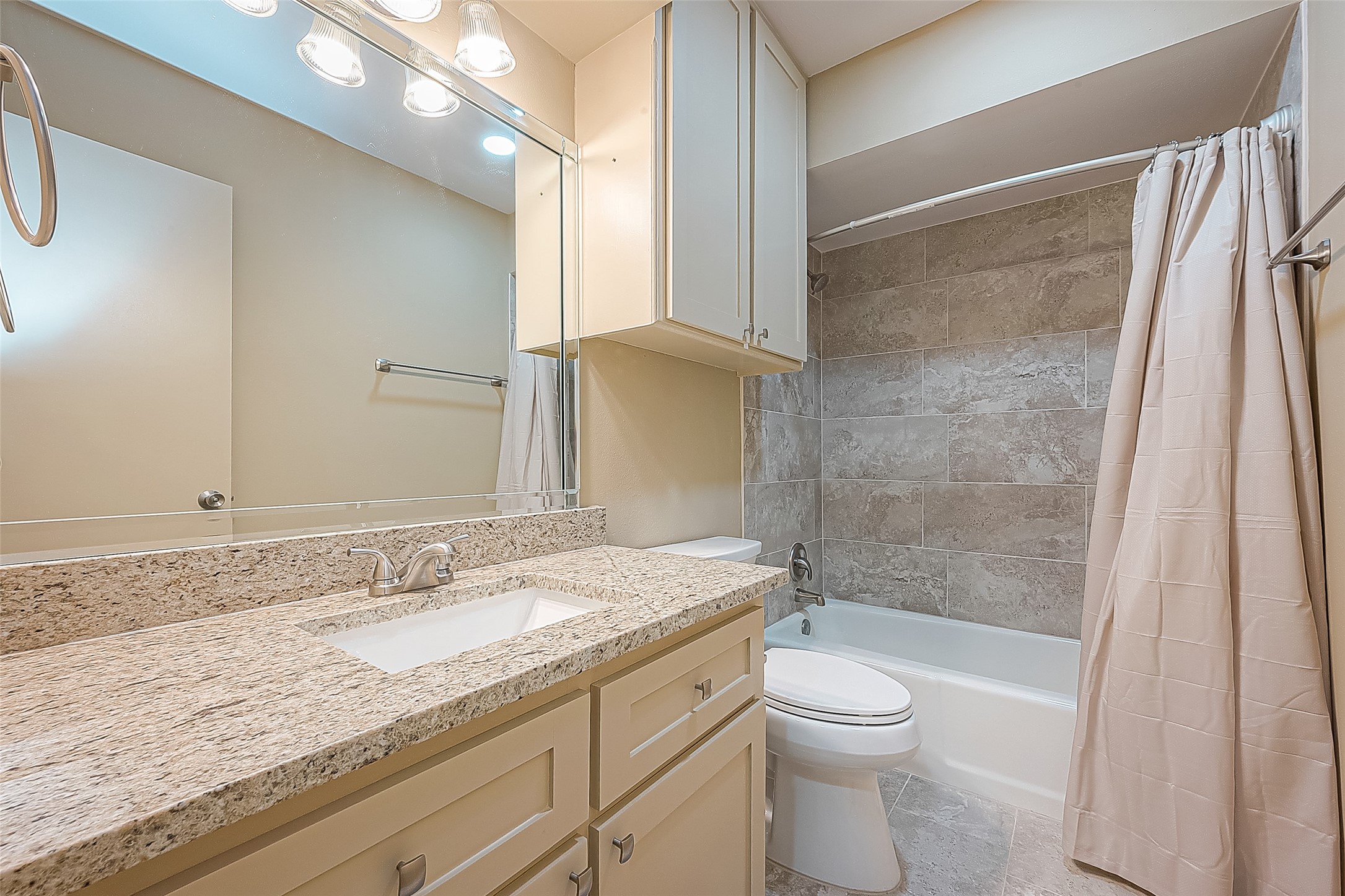 722 Venice Street Property Photo 23