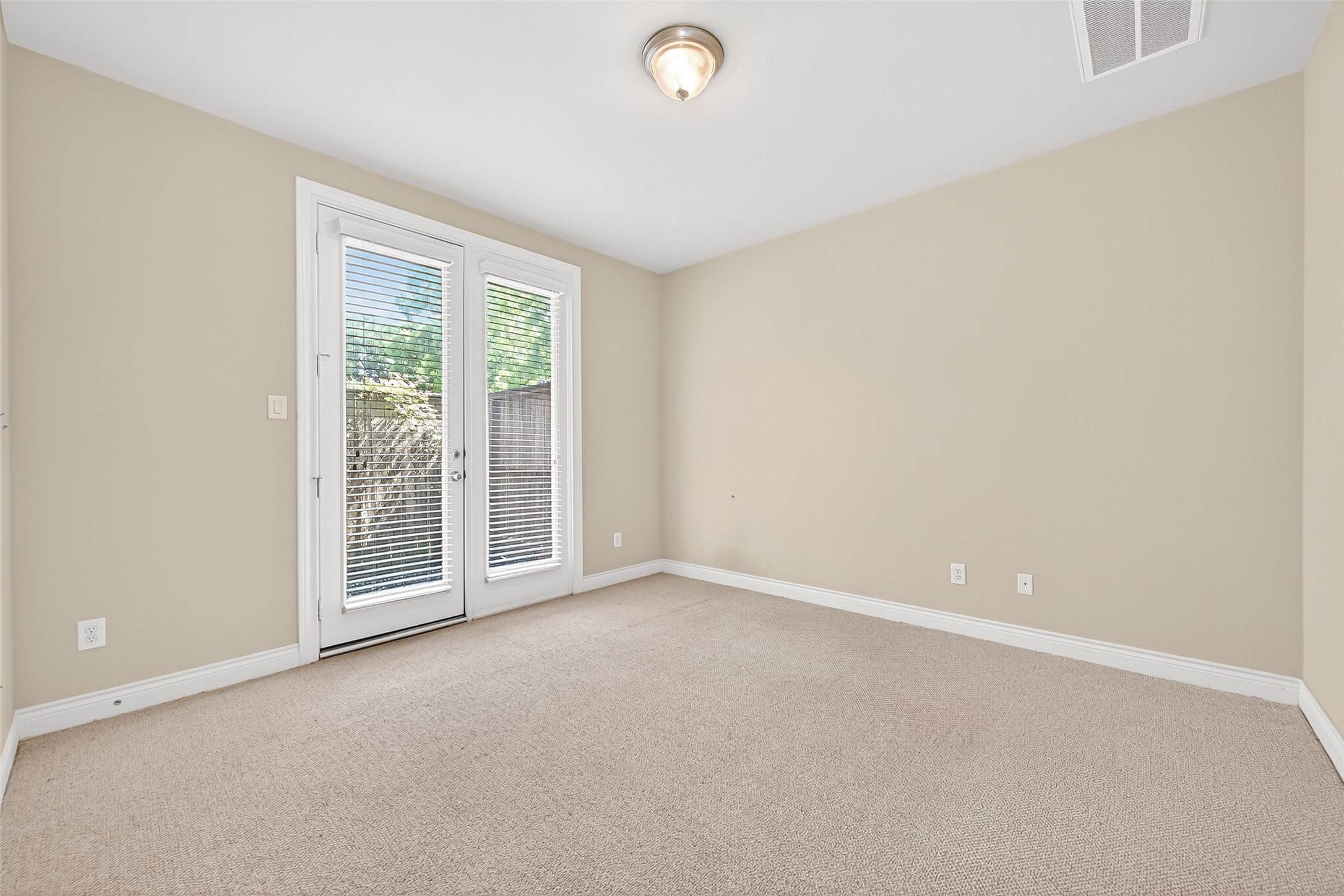 8810 Lakeshore Bend Drive Property Photo 8