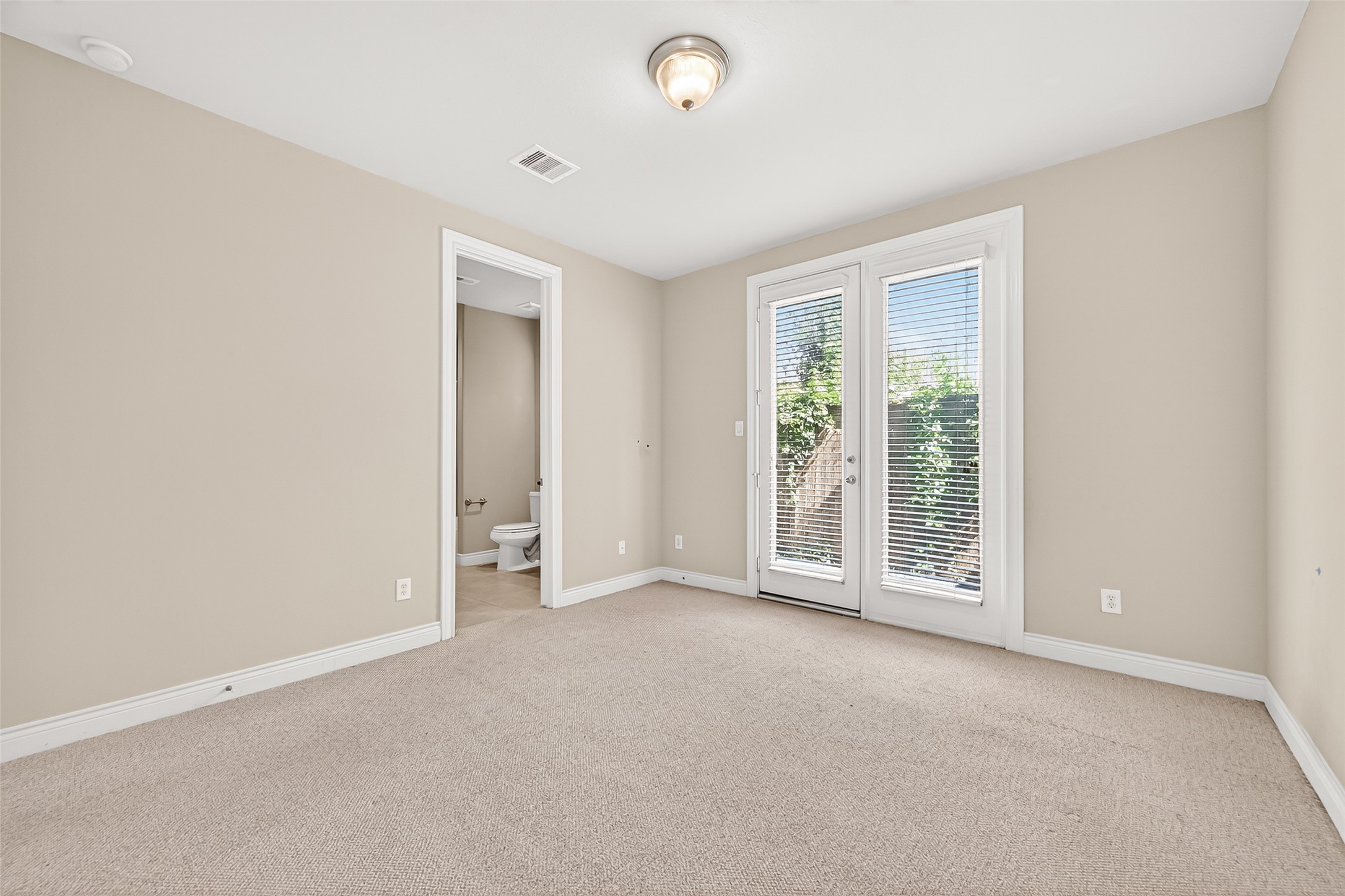 8810 Lakeshore Bend Drive Property Photo 9
