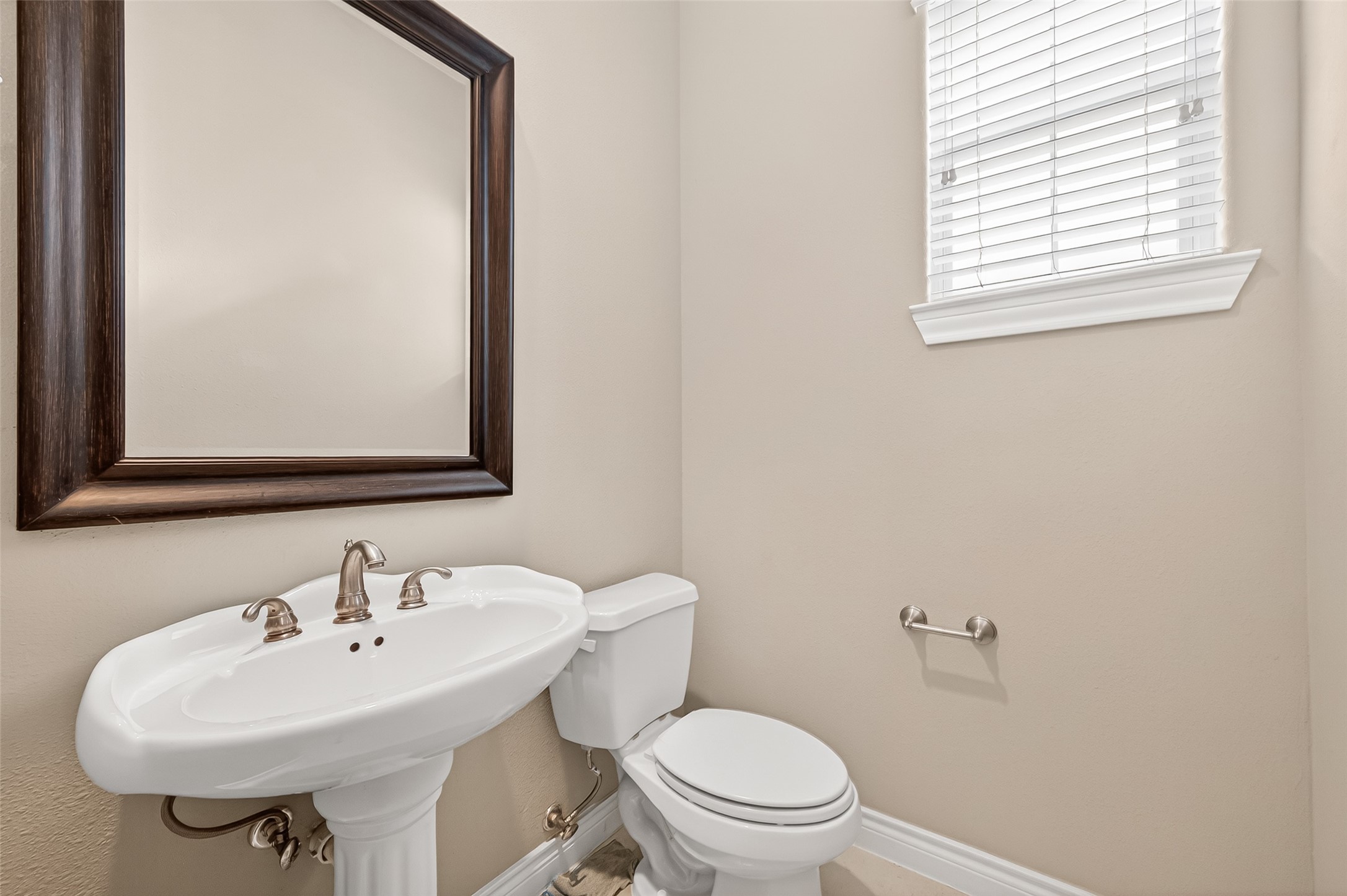 8810 Lakeshore Bend Drive Property Photo 27