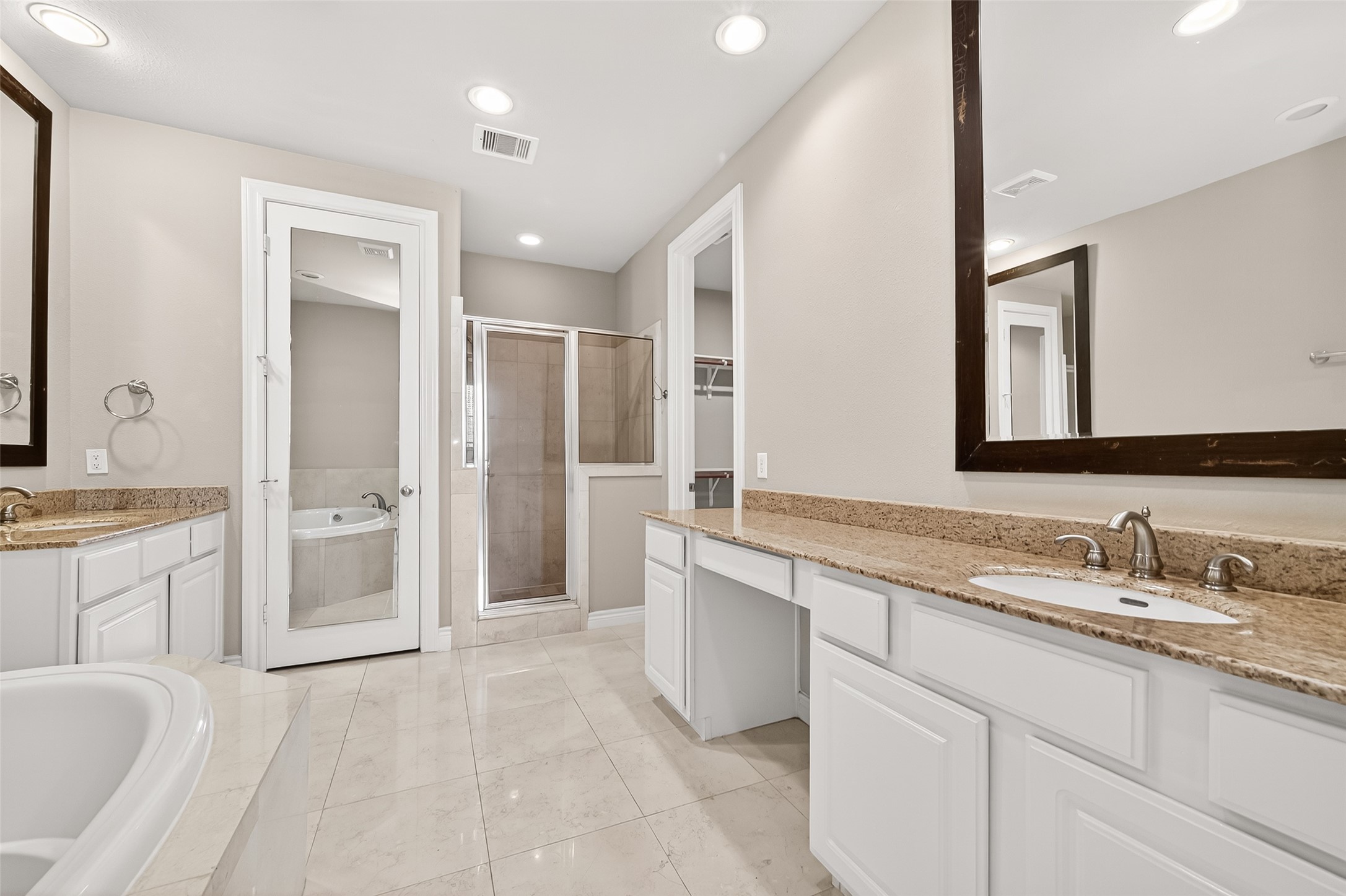 8810 Lakeshore Bend Drive Property Photo 33