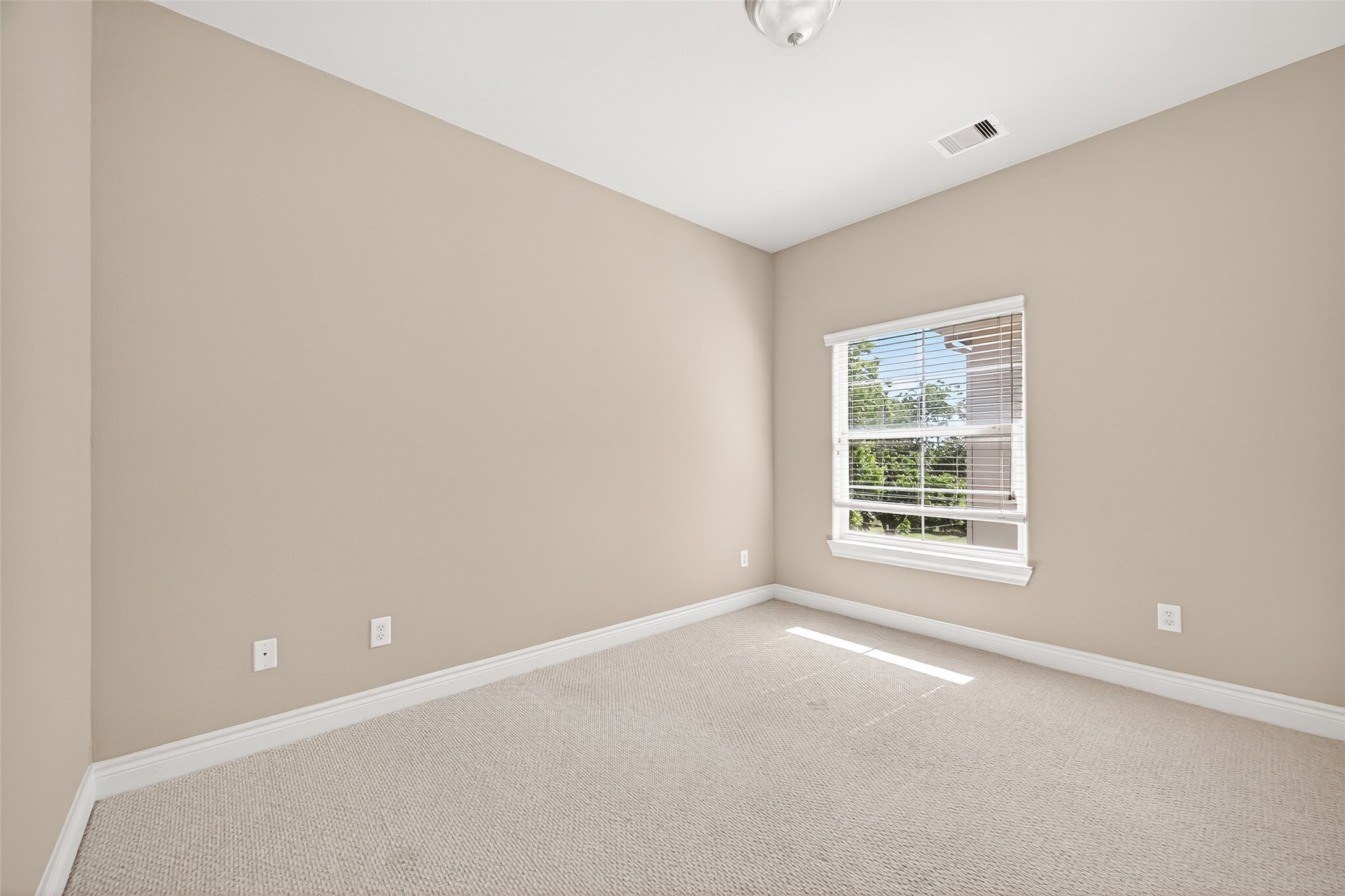 8810 Lakeshore Bend Drive Property Photo 38