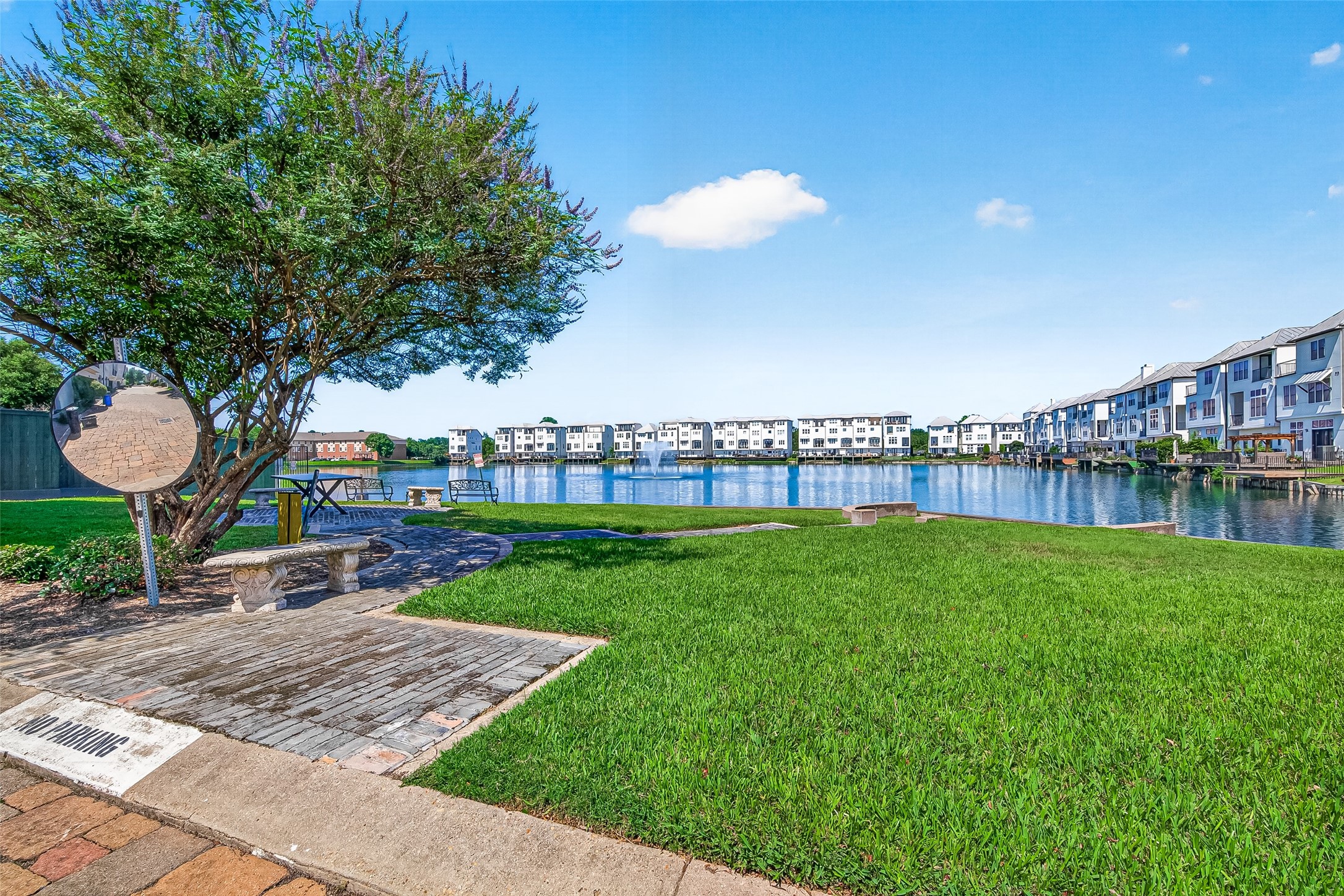 8810 Lakeshore Bend Drive Property Photo 45