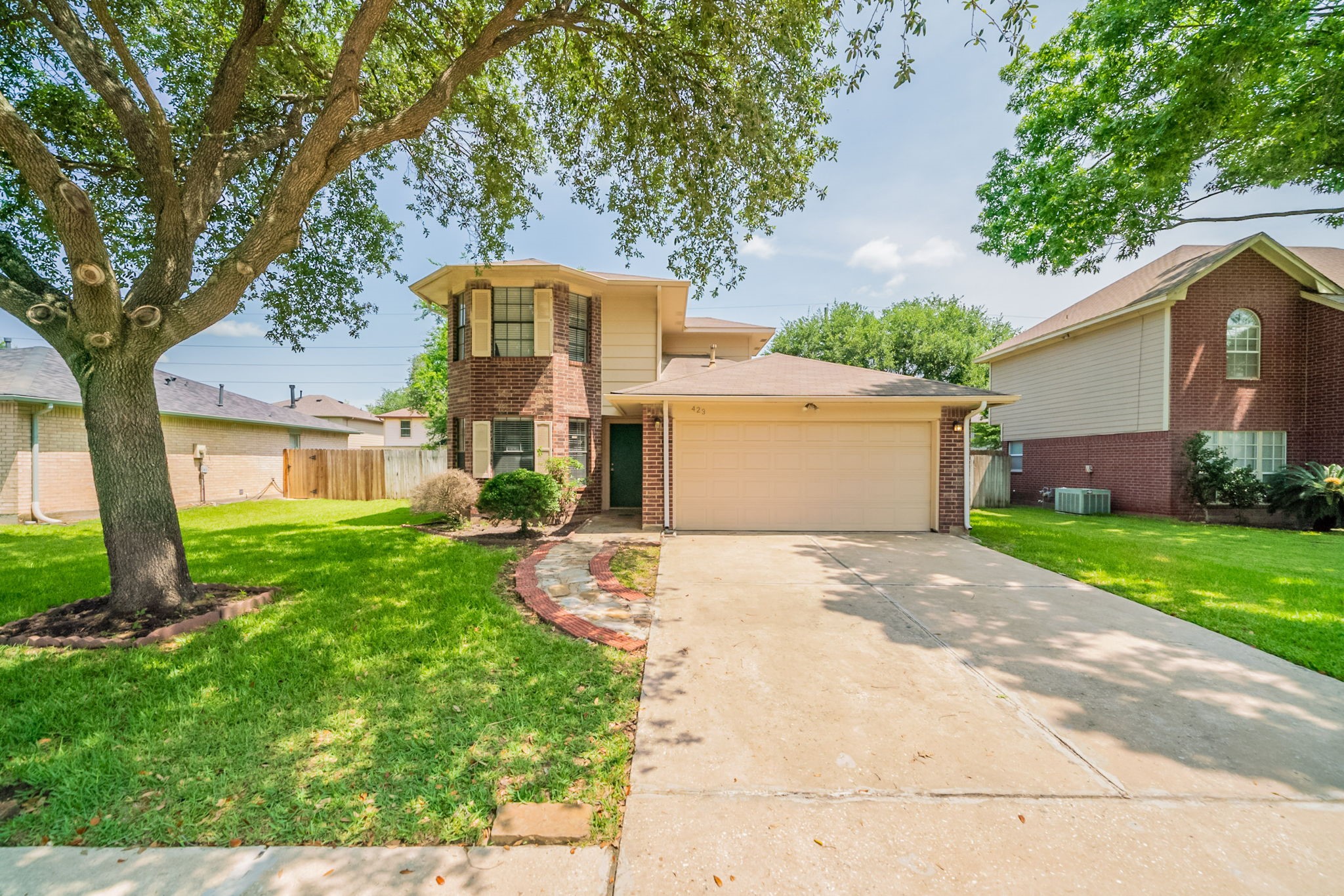 423 N Vista Drive Property Photo 1