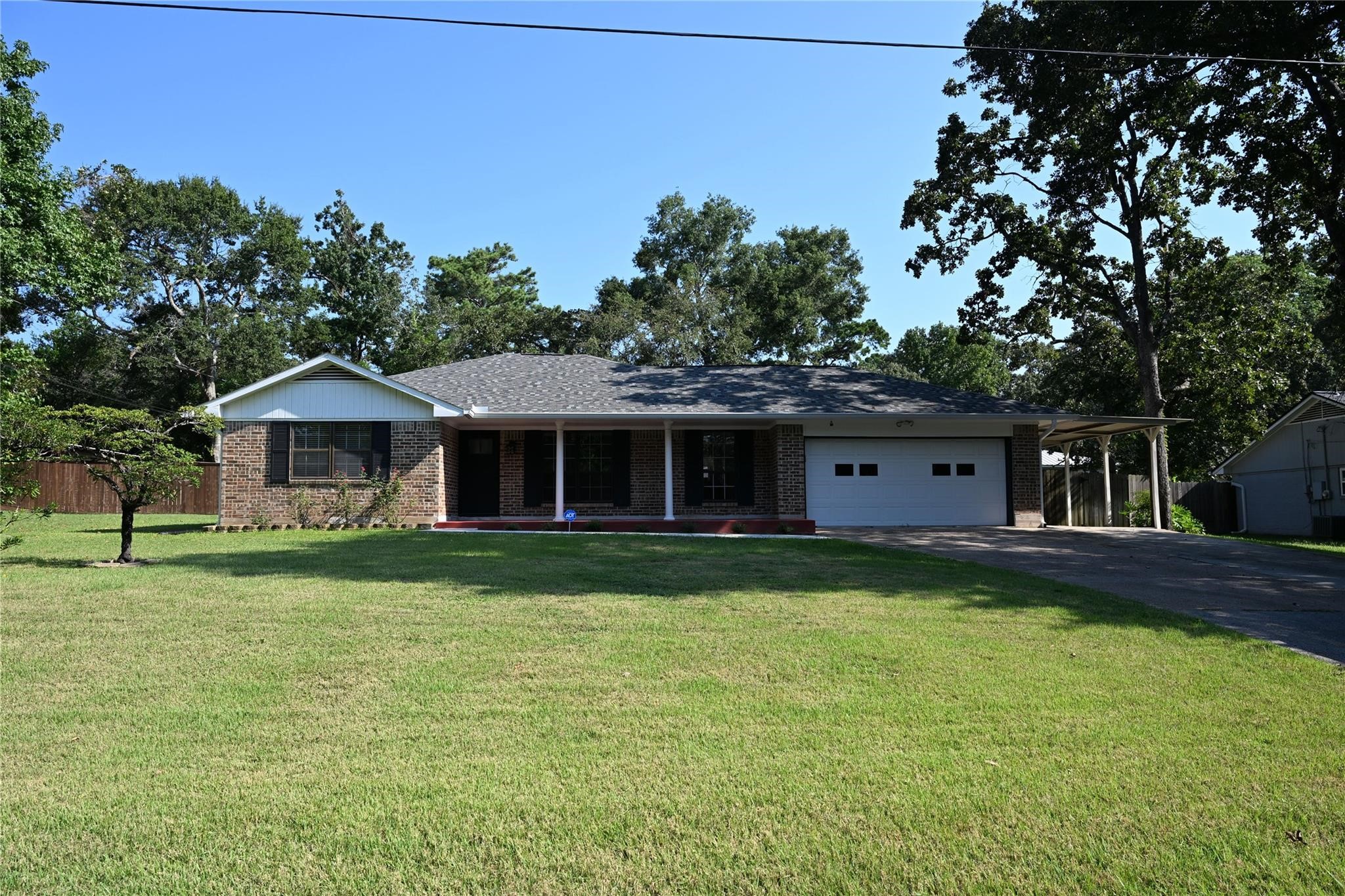 212 Summit Drive Property Photo 1
