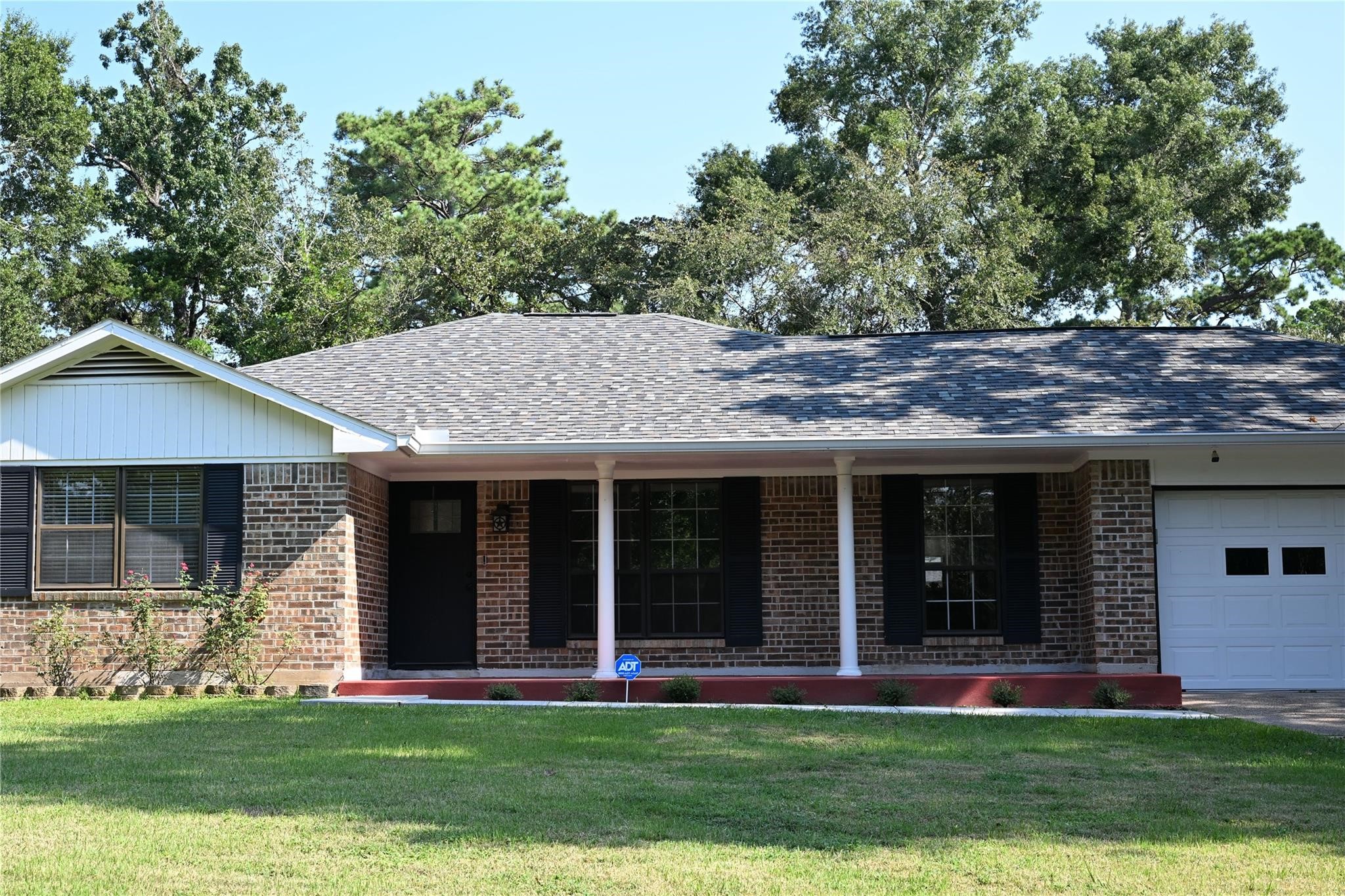 212 Summit Drive Property Photo 2