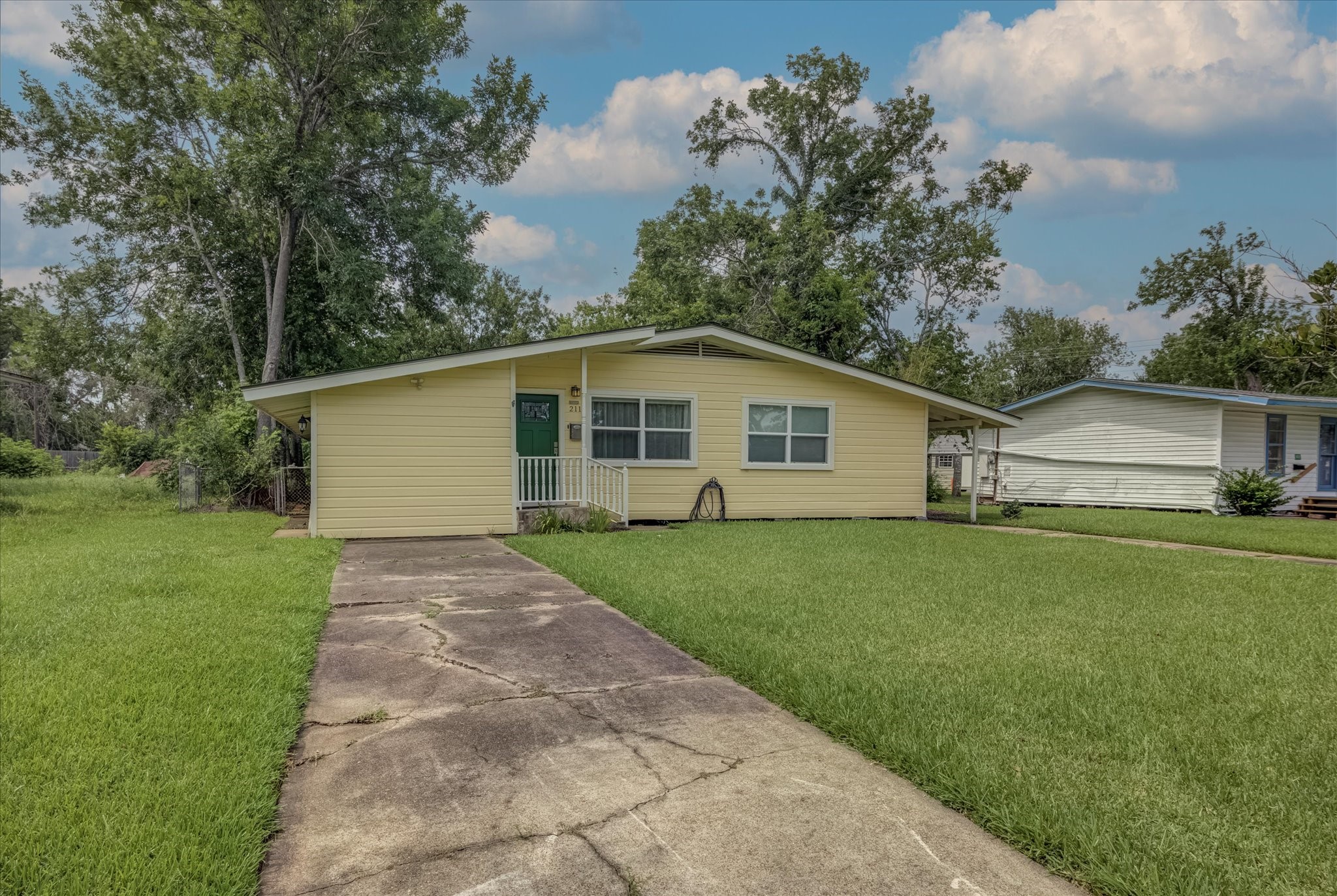 211 Magnolia Street Property Photo 1
