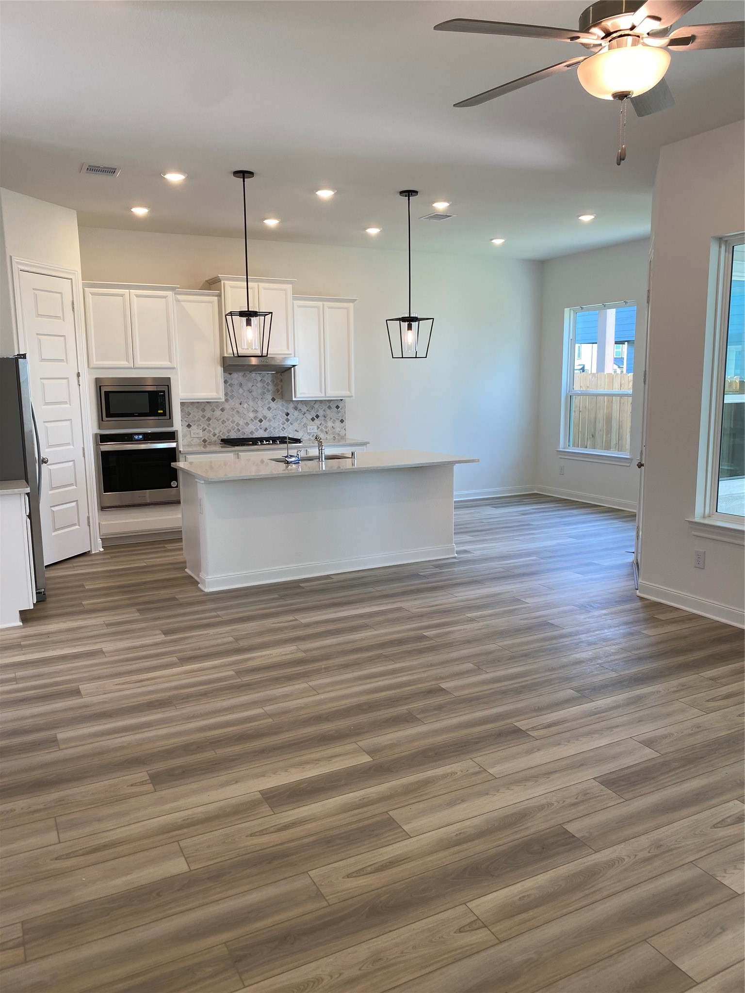 2418 Yacht Harbor Drive Property Photo 4