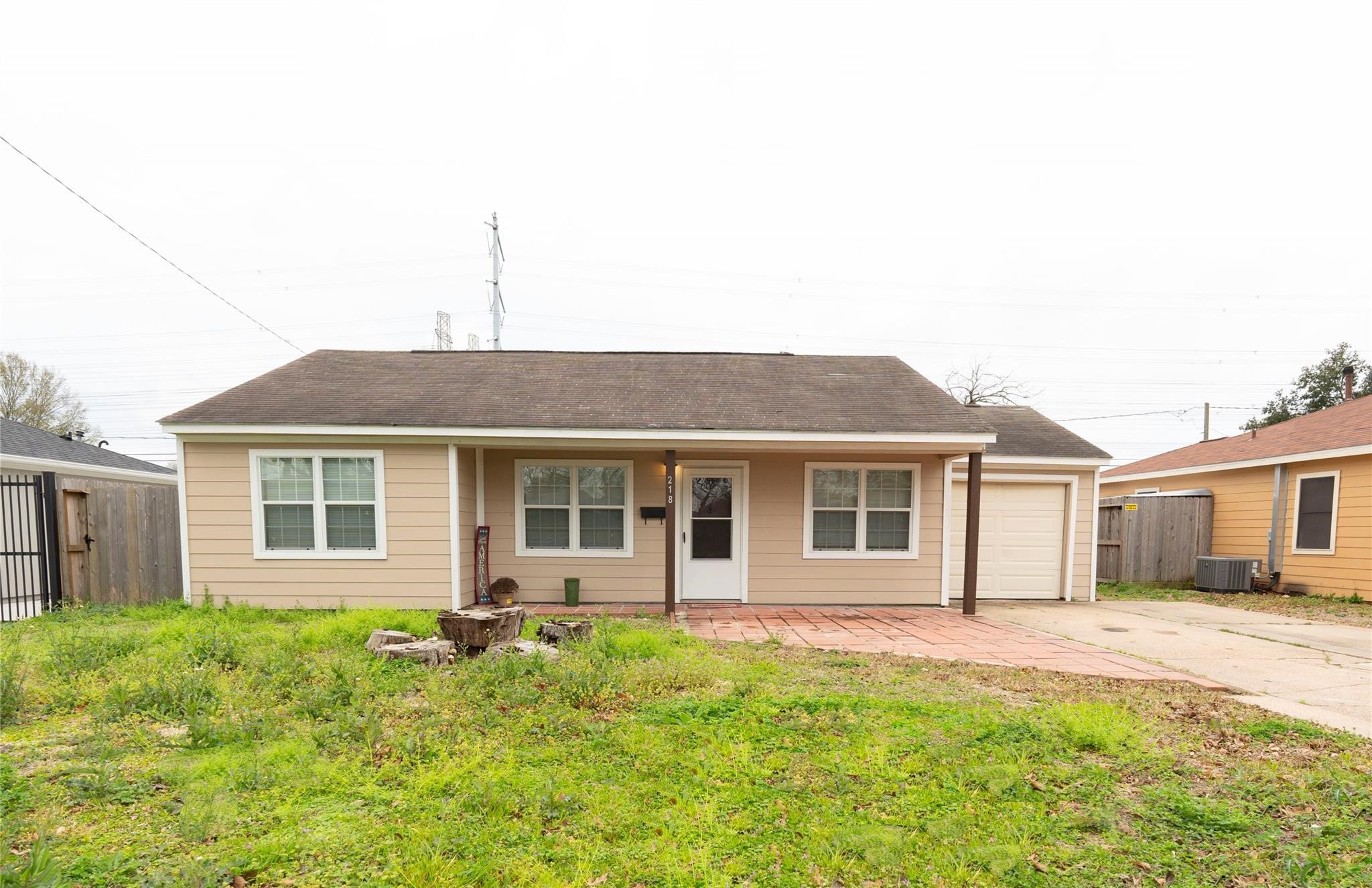218 E Oak Street Property Photo
