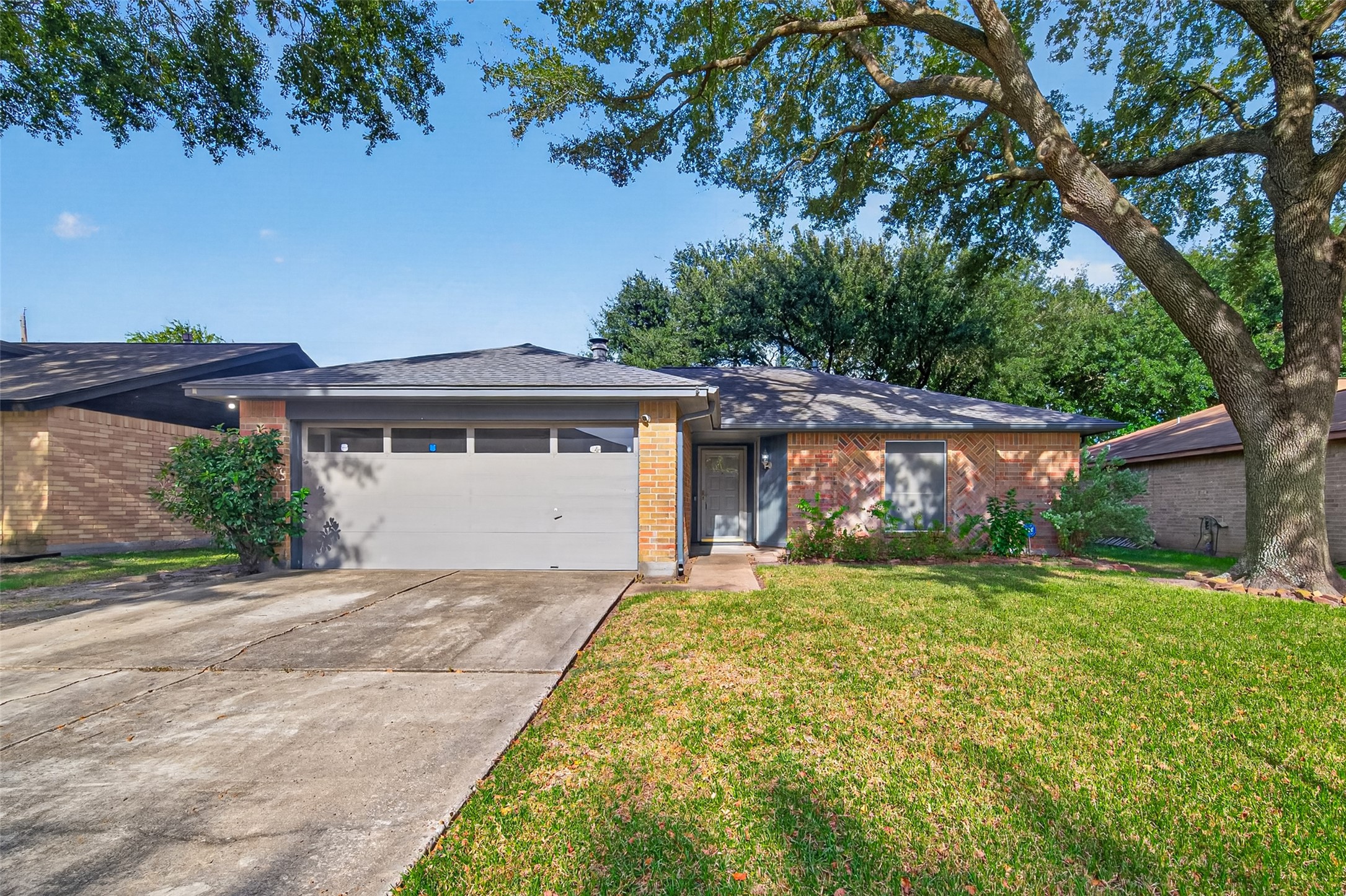7522 Flair Oaks Drive Property Photo 1