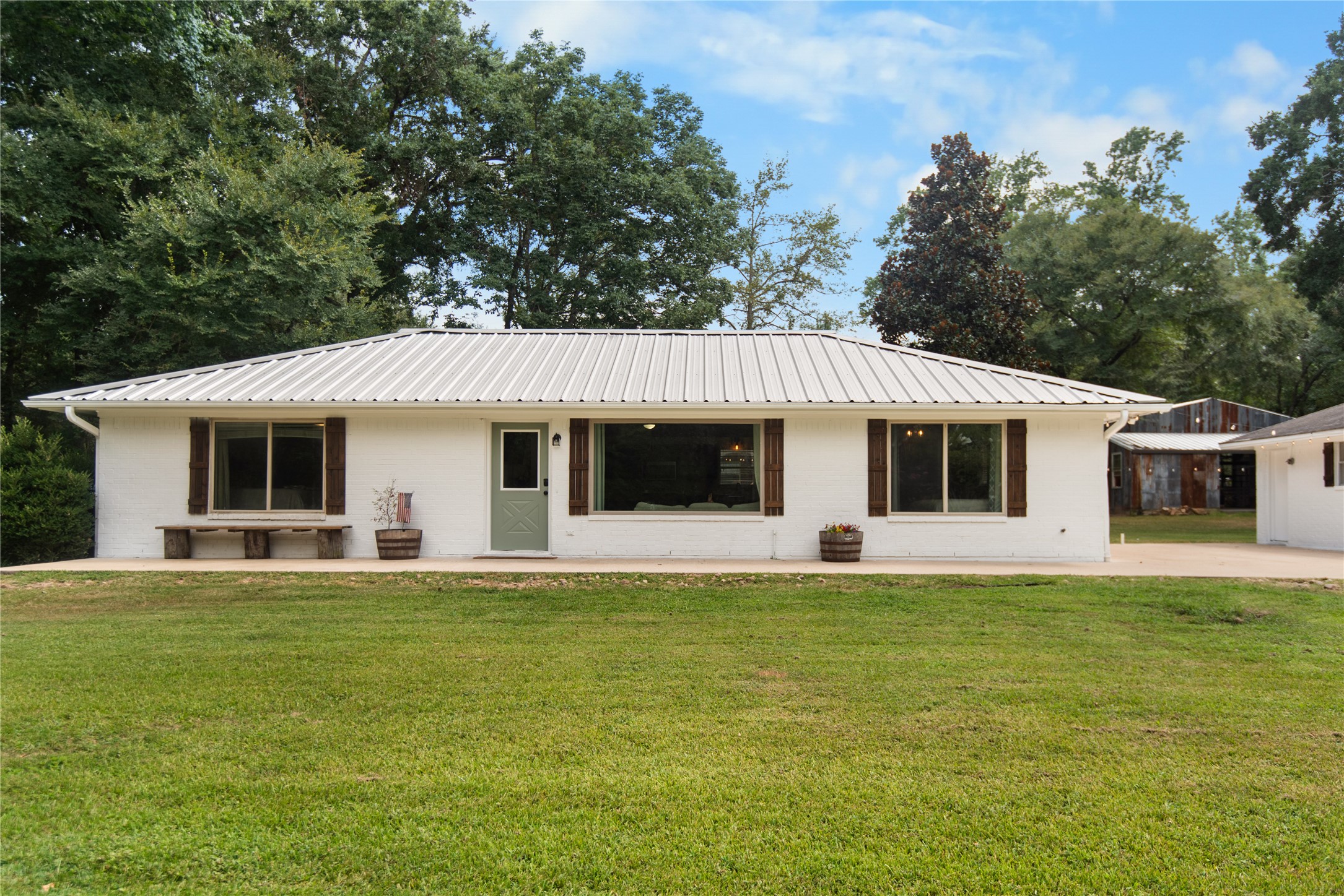 22117 Magnolia Hills Drive