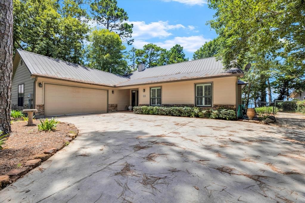 235 Island Drive Property Photo 5
