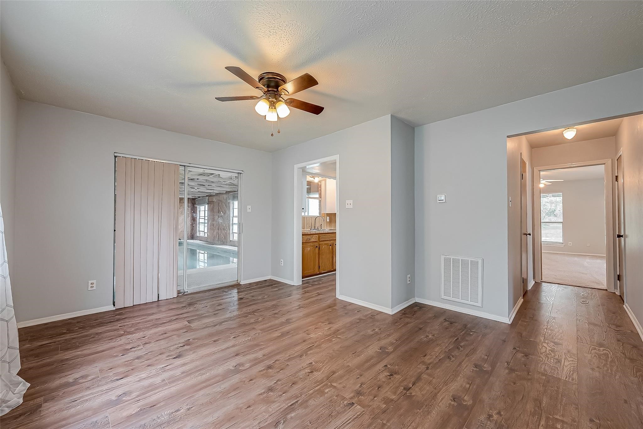 227 Glencairn Court Property Photo 10