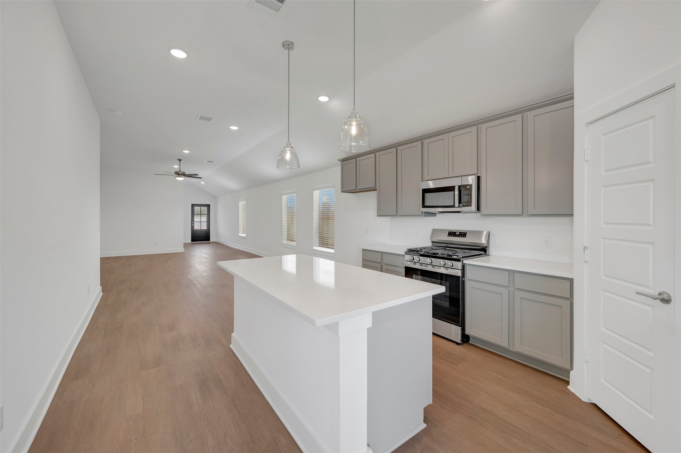 32527 Midsummer Drive Property Photo 4