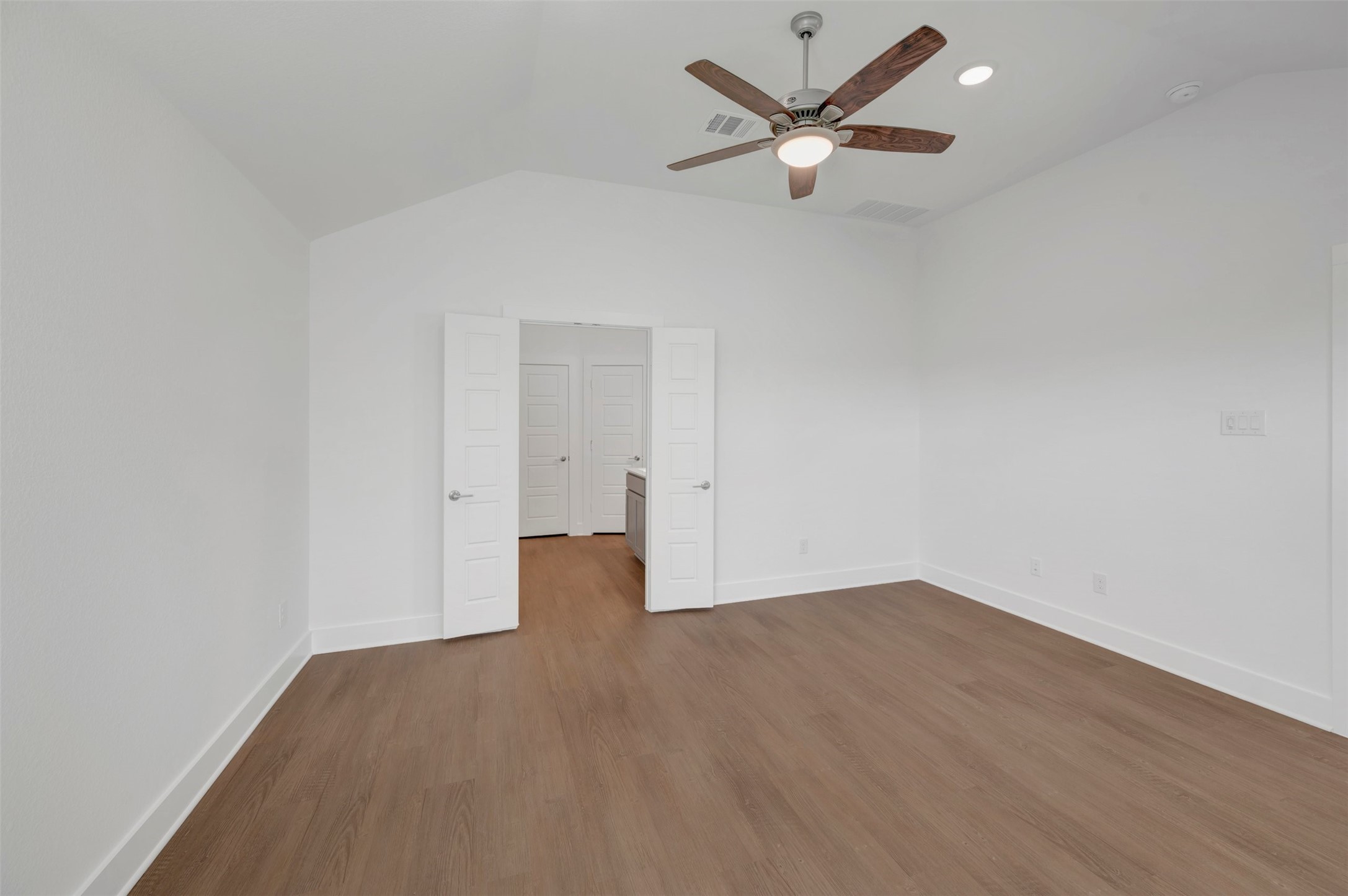 32527 Midsummer Drive Property Photo 10