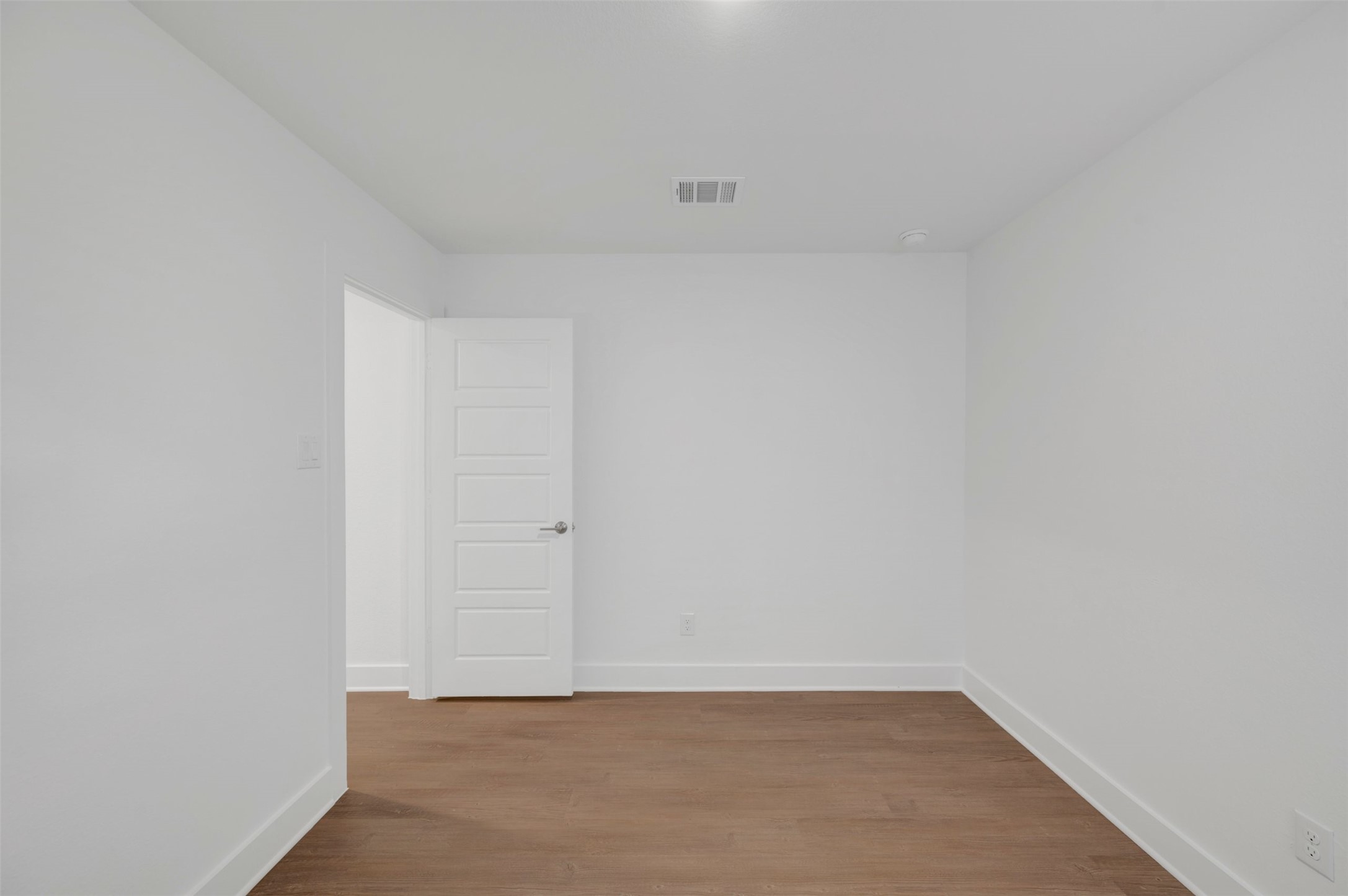 32527 Midsummer Drive Property Photo 14