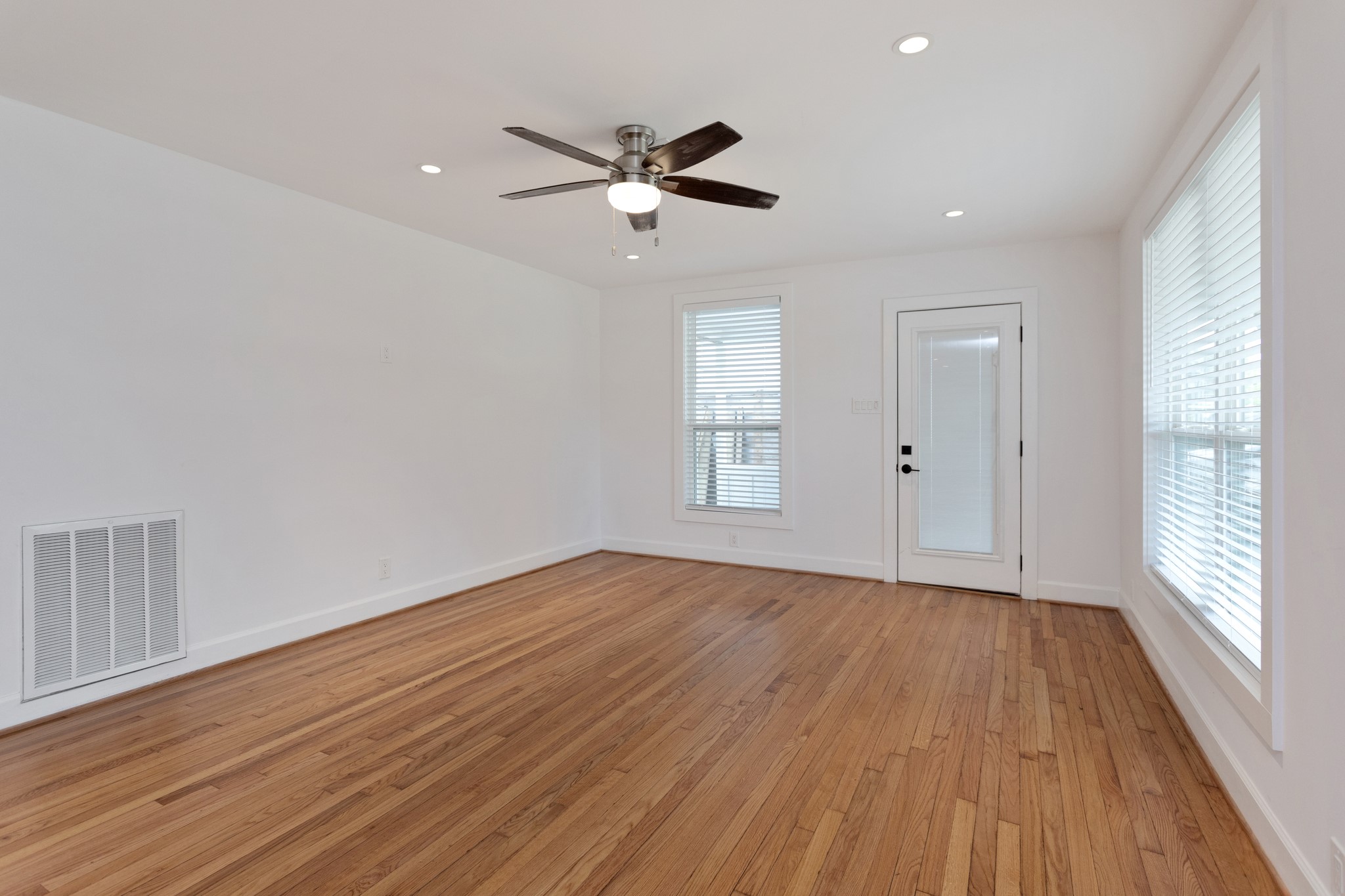 1834 Norcrest Drive Property Photo 6