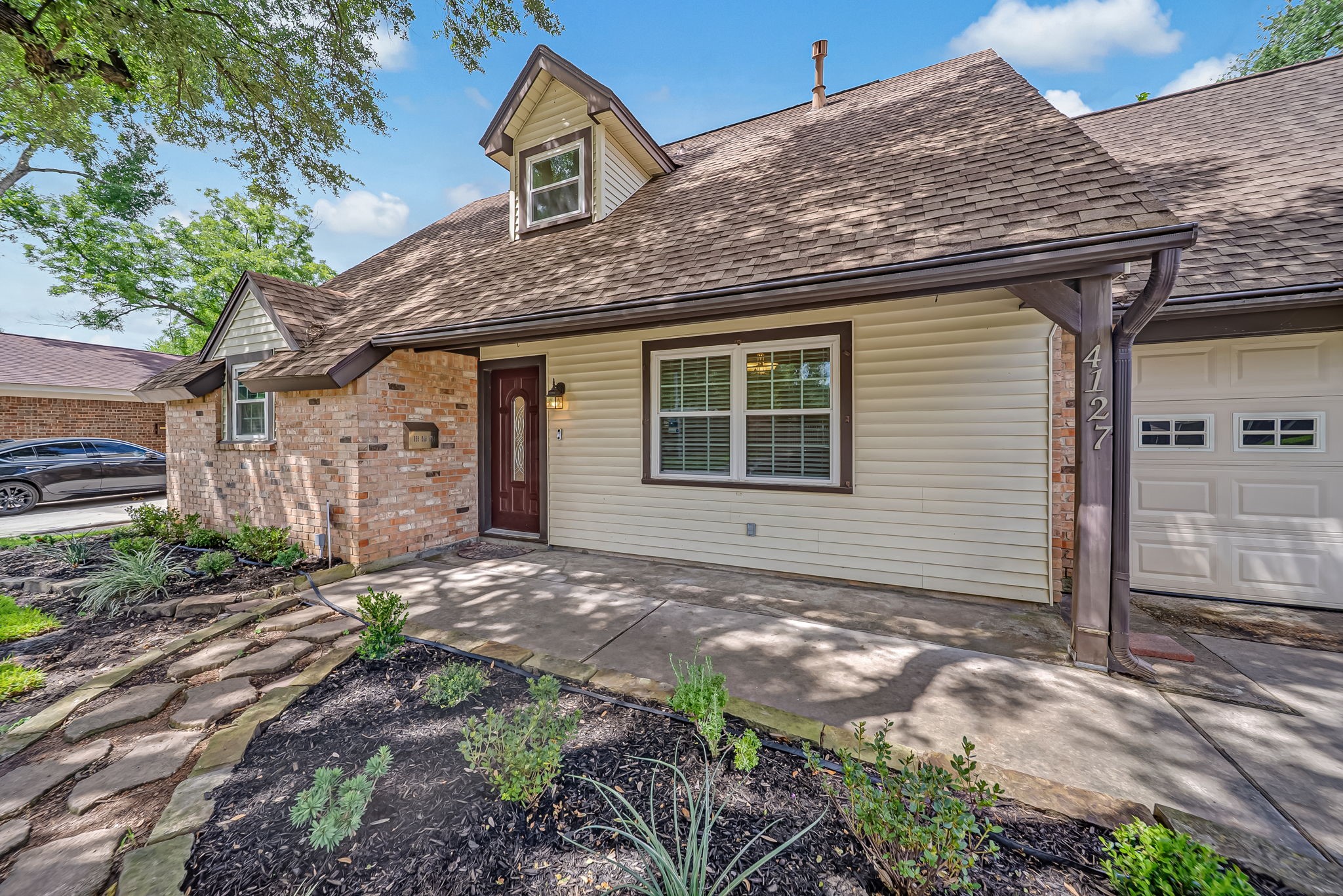 4127 Hill Oak Drive Property Photo 4