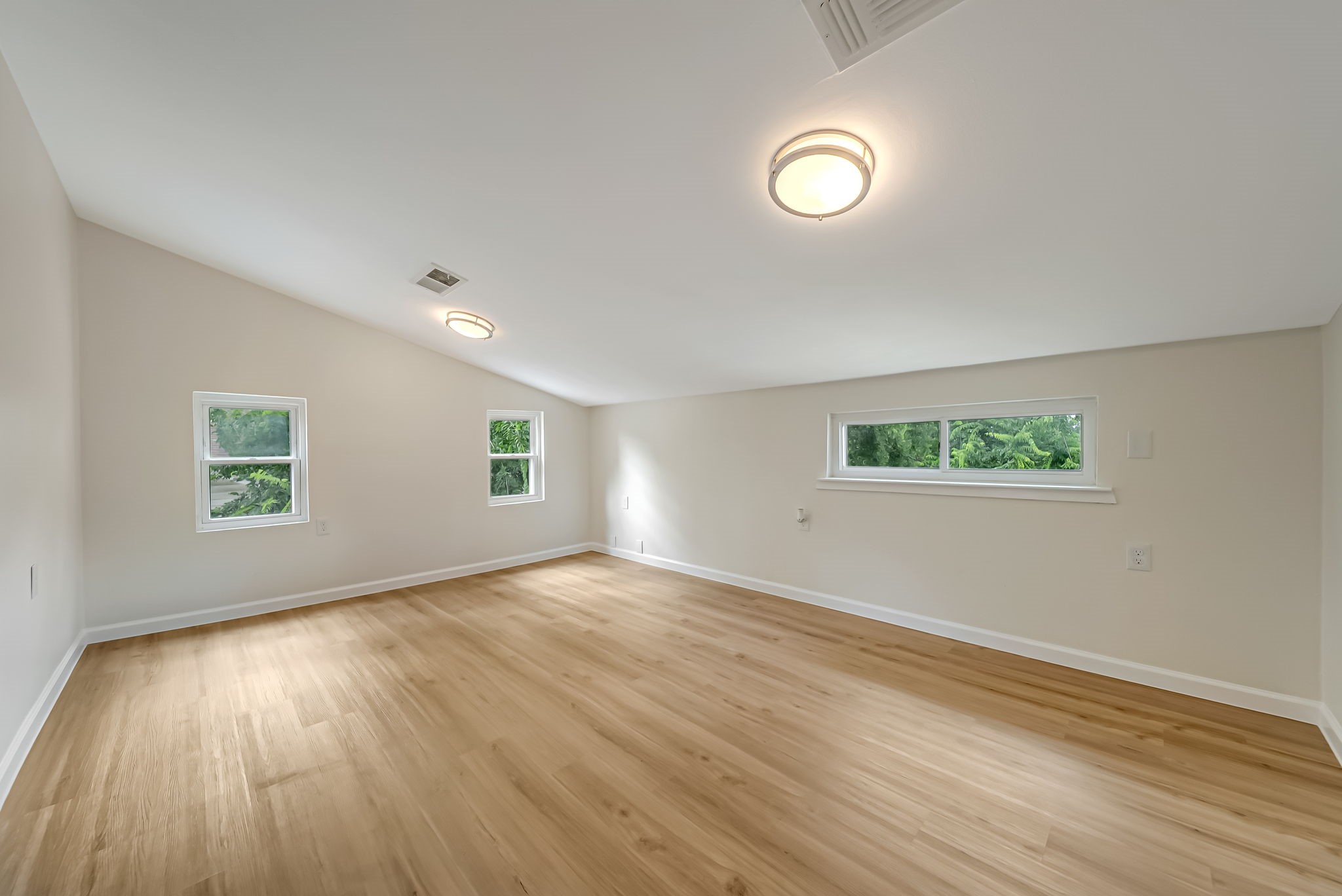 4127 Hill Oak Drive Property Photo 8