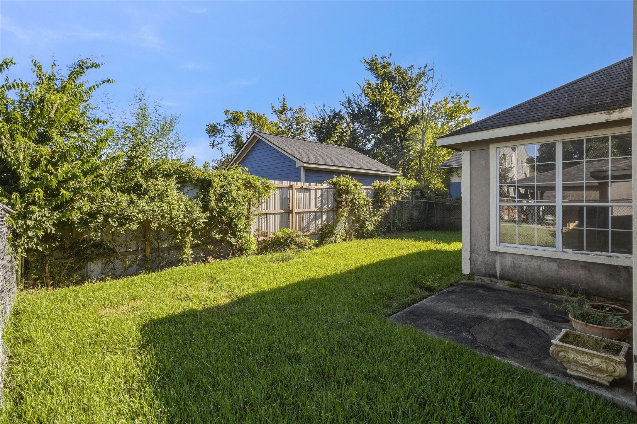 9711 Signet St Street Property Photo 3
