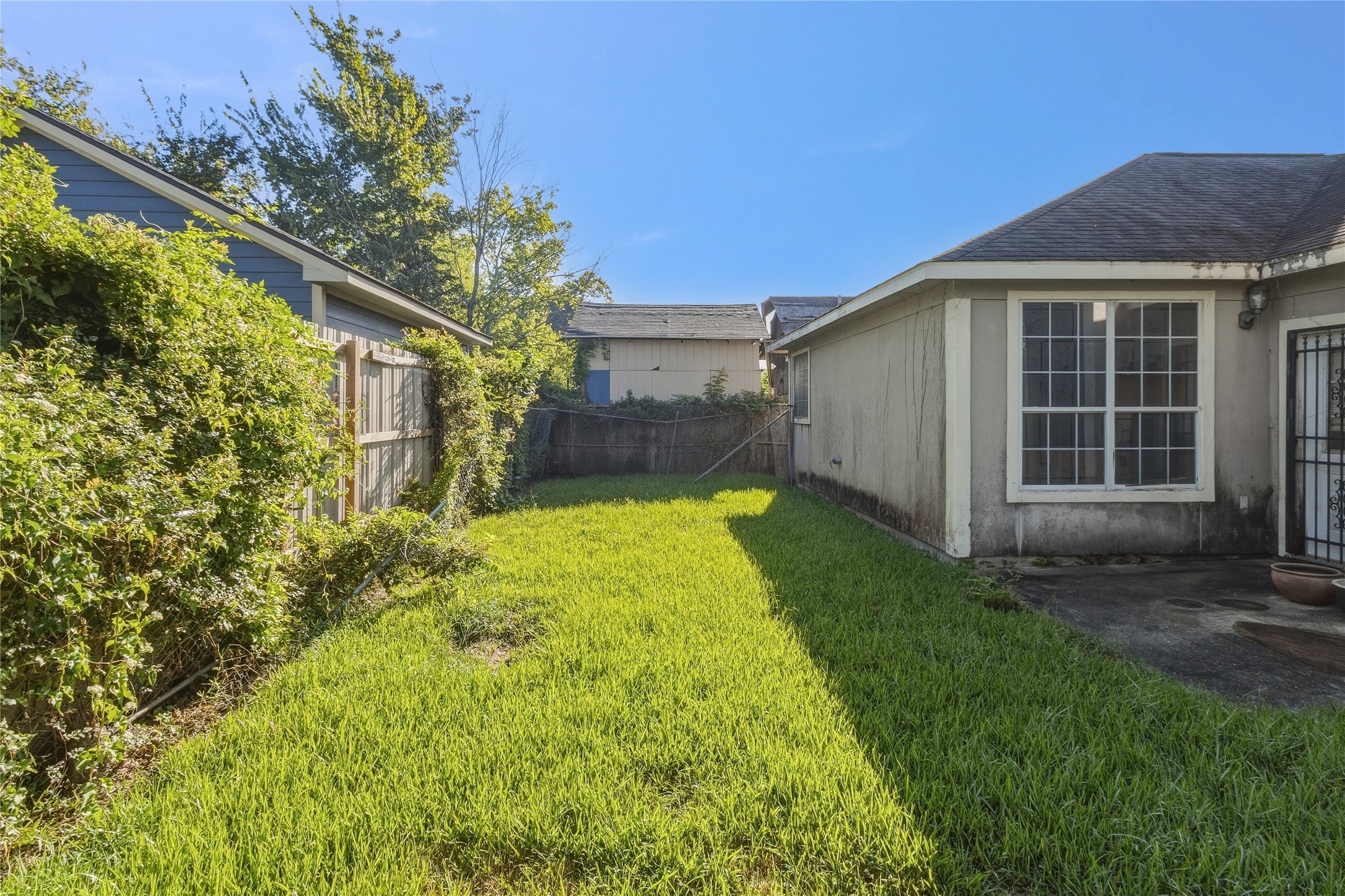 9711 Signet St Street Property Photo 7