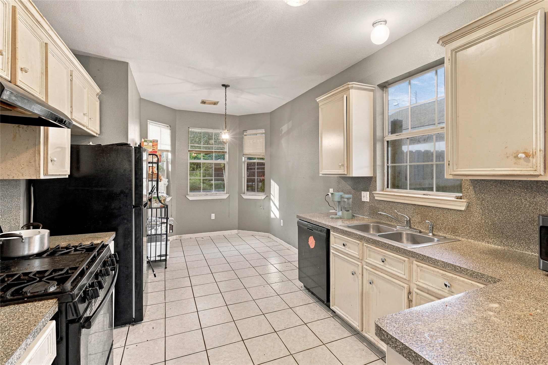 9711 Signet St Street Property Photo 10