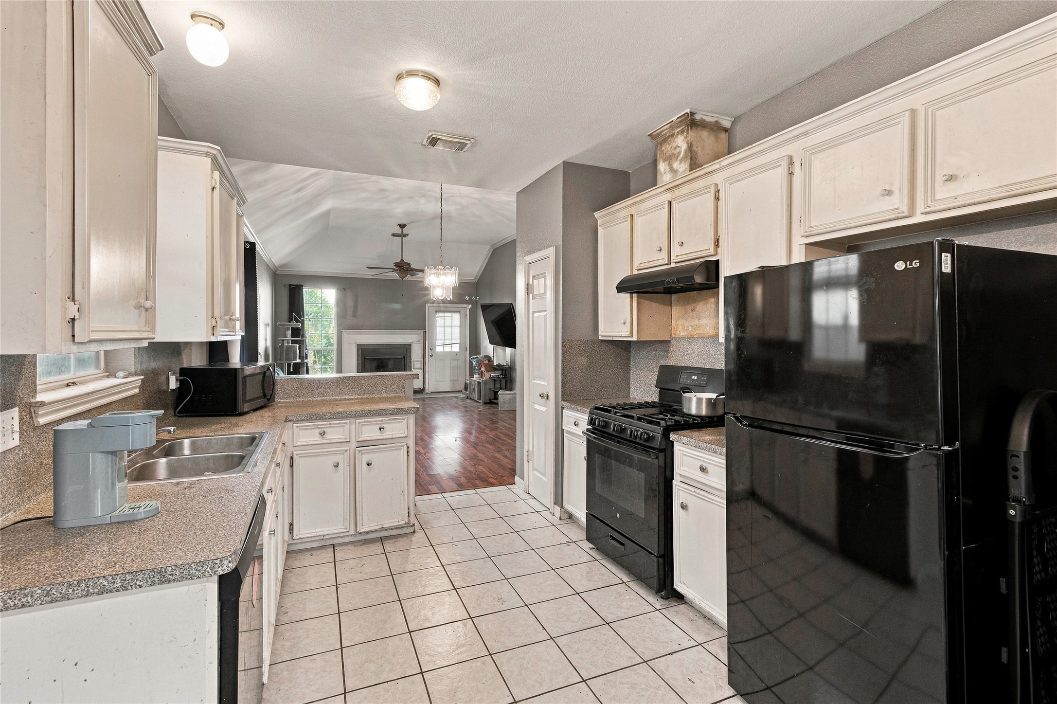 9711 Signet St Street Property Photo 13