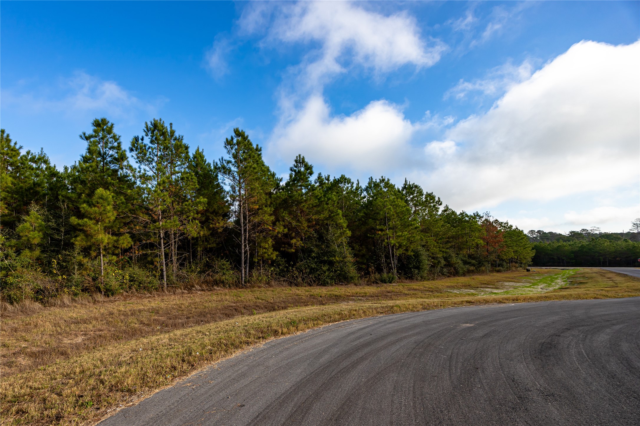 10517 Legends Road Property Photo 3
