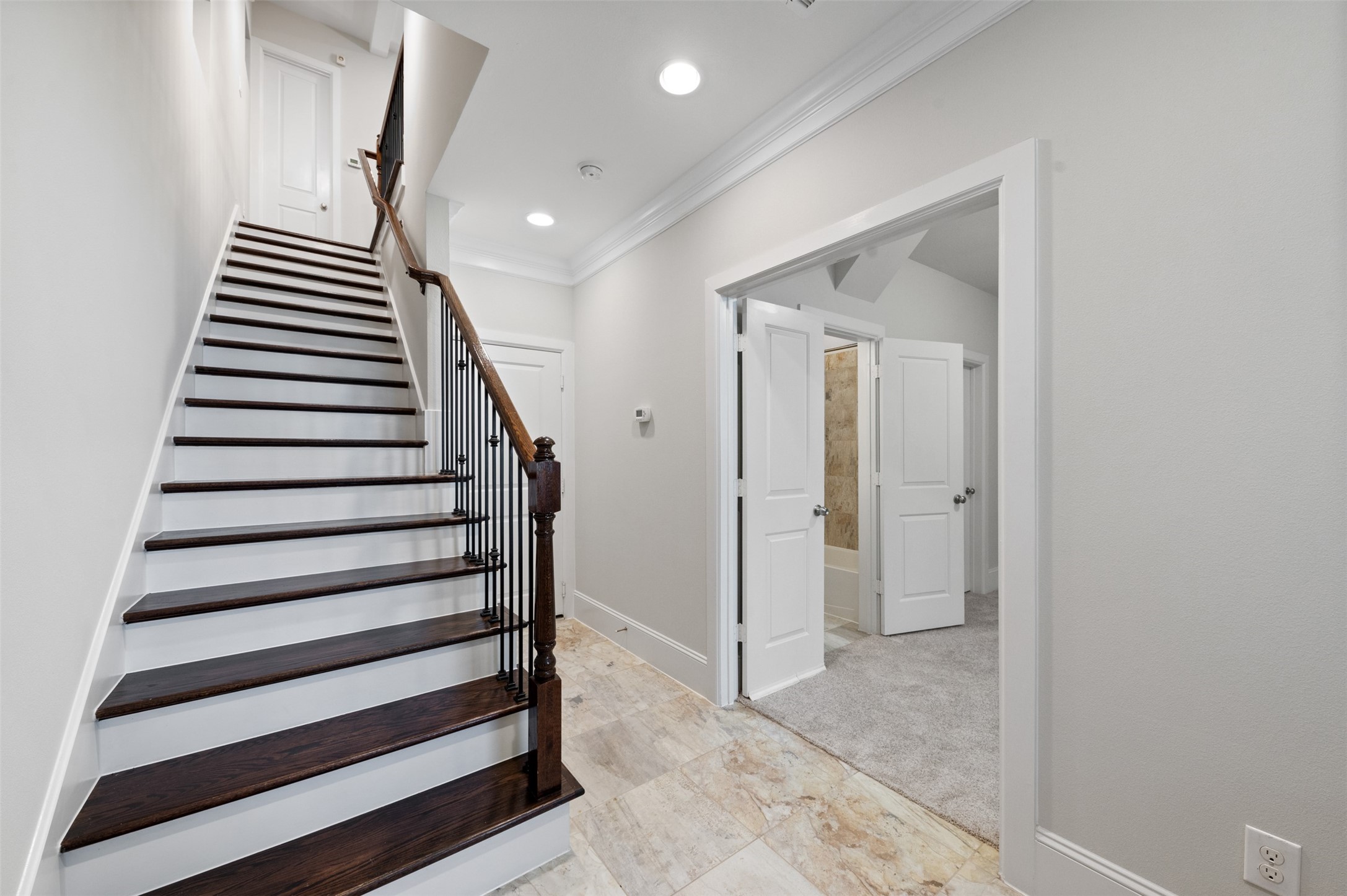 1823 Drew Street Property Photo 6