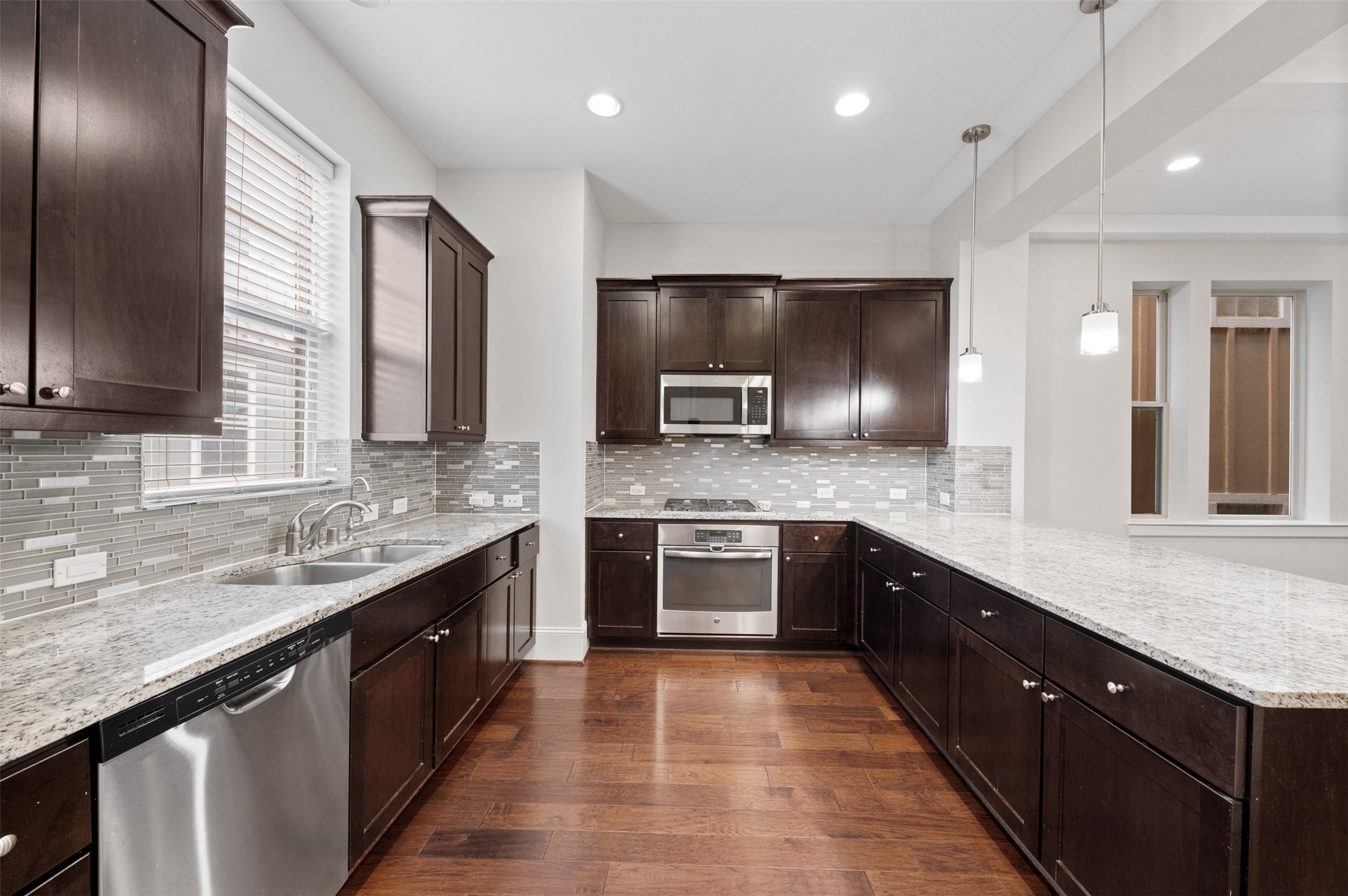 1823 Drew Street Property Photo 20