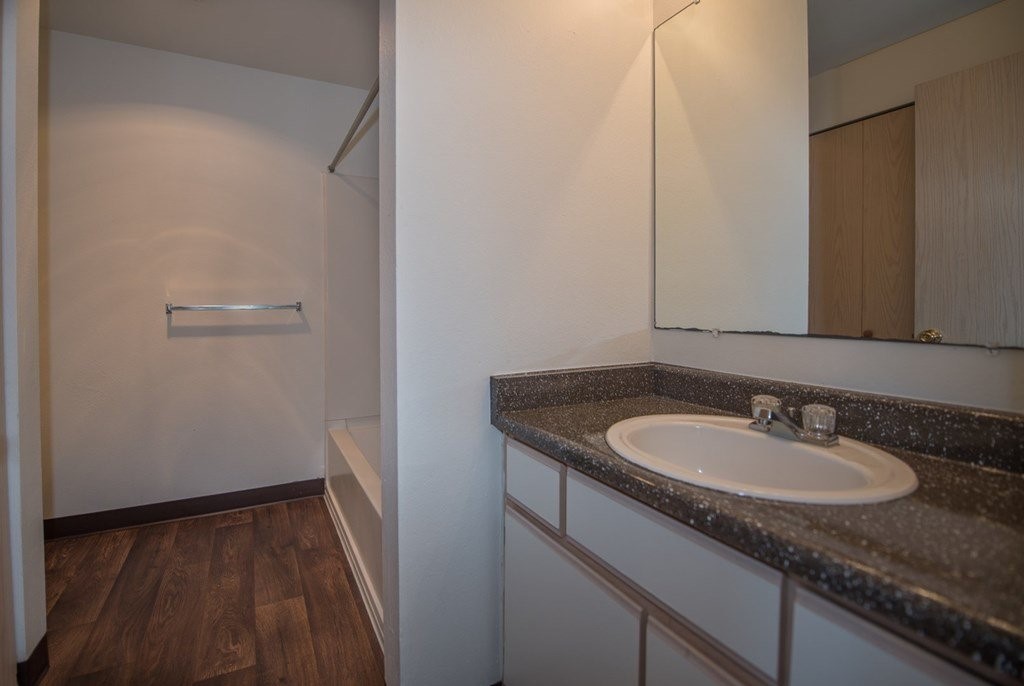 1001 Ne Briarcreek Way Property Photo 15