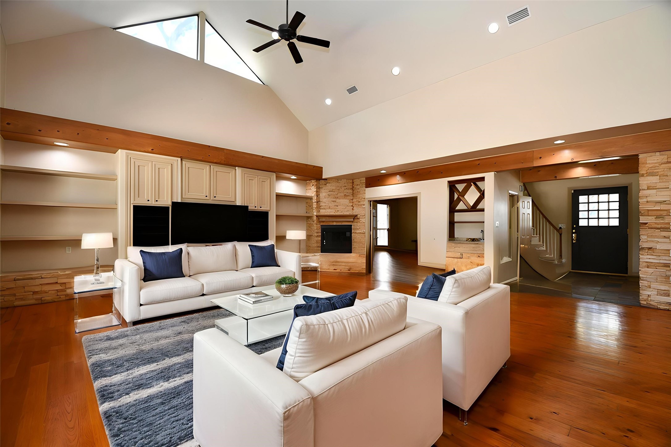 1240 Bingle Road Property Photo 10