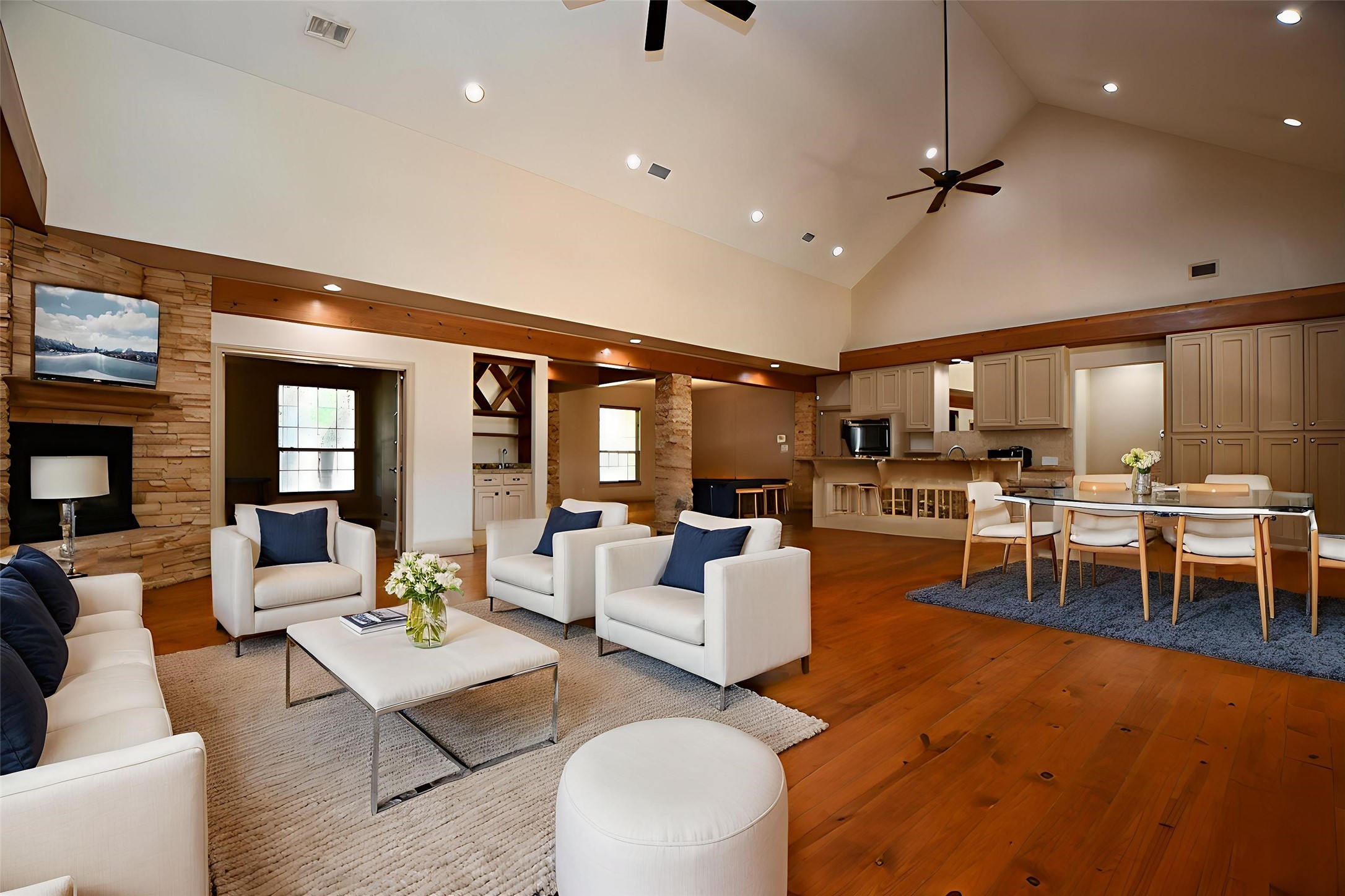 1240 Bingle Road Property Photo 11