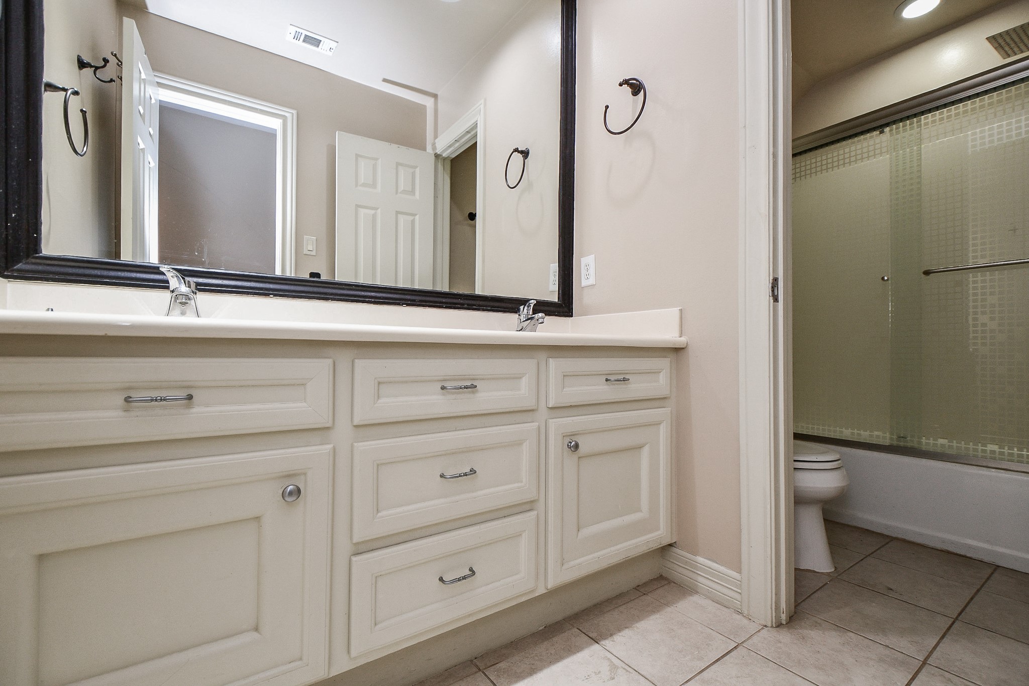 1240 Bingle Road Property Photo 33