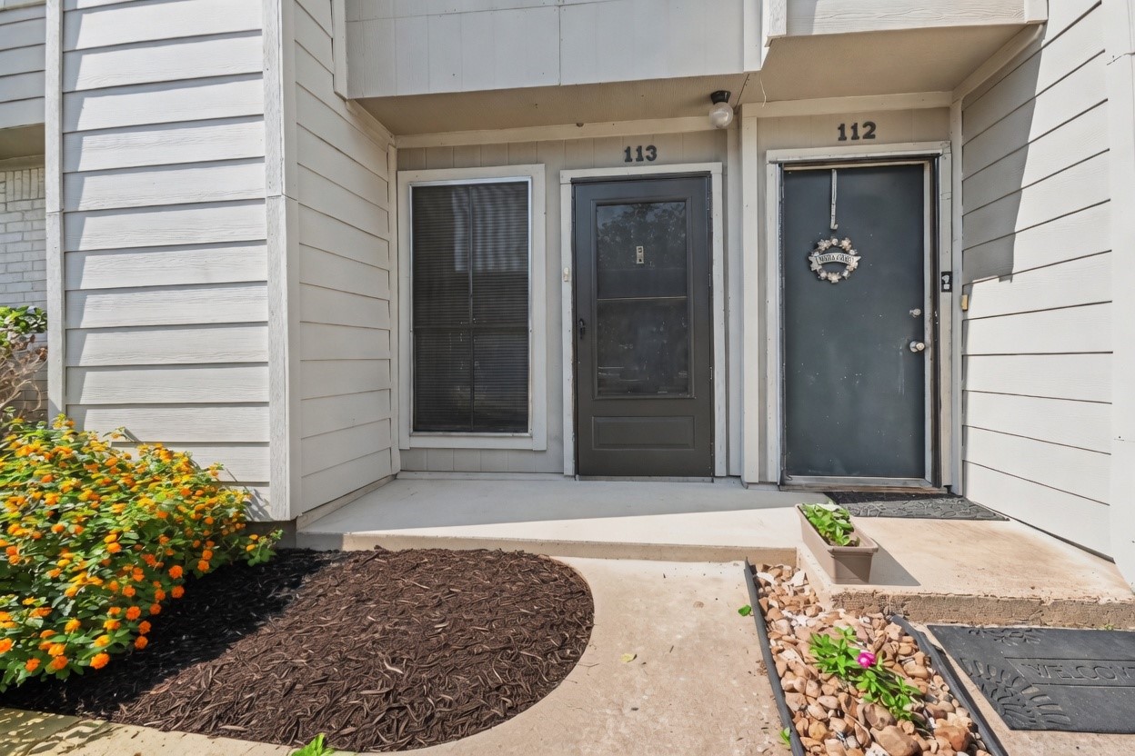 3919 Fairmont Parkway 113 Property Photo 1