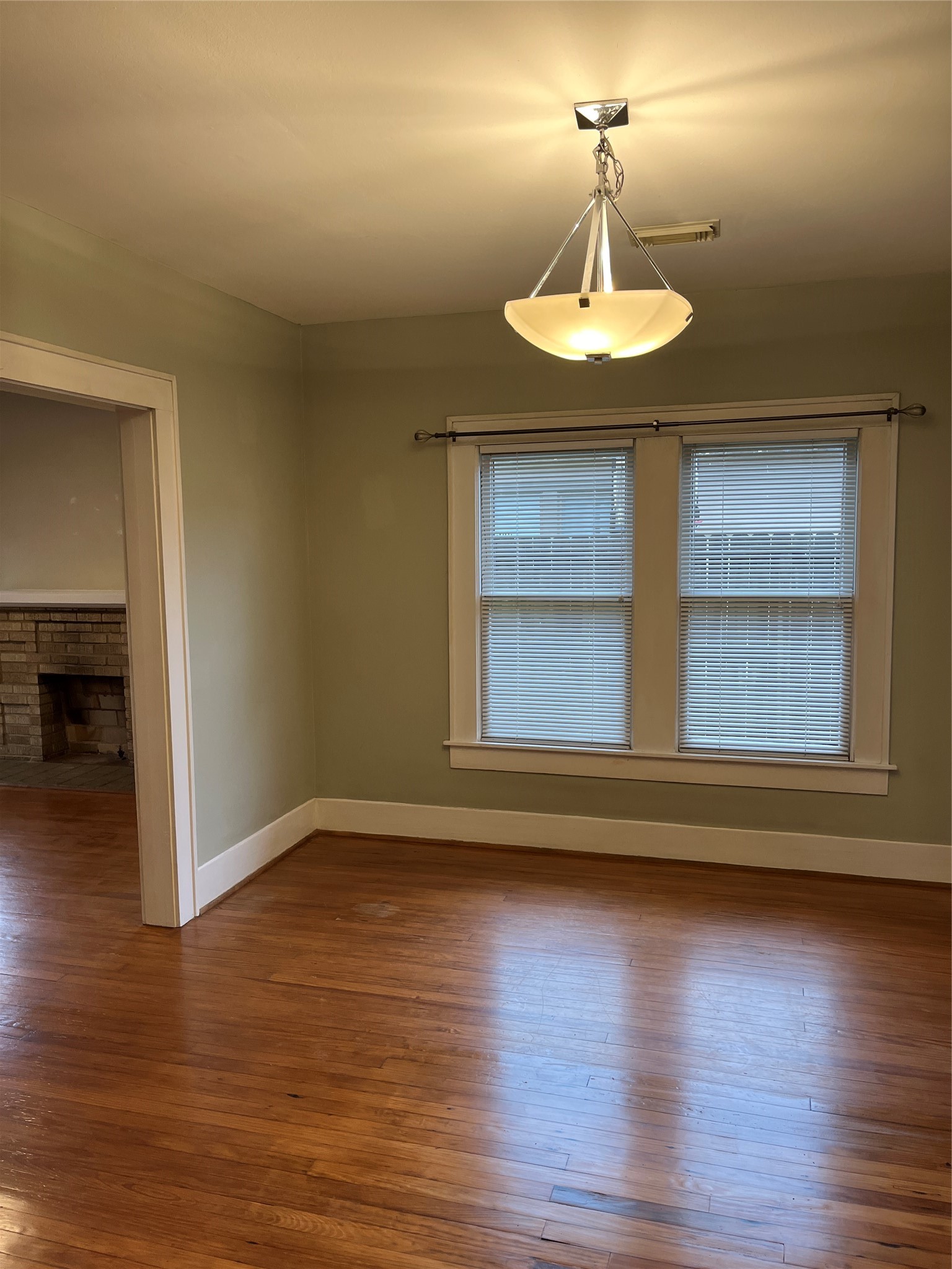 1021 E 16th Street Property Photo 3