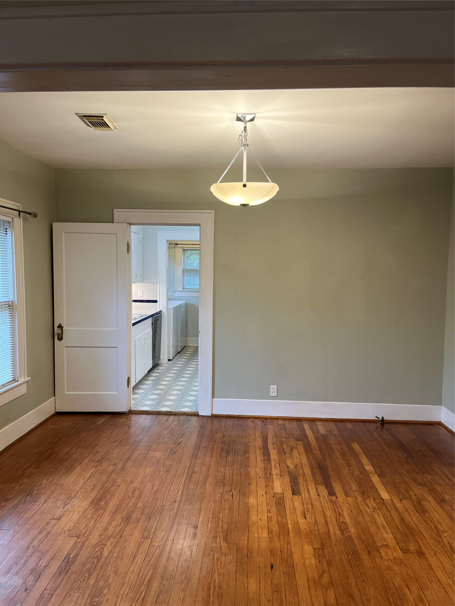 1021 E 16th Street Property Photo 8