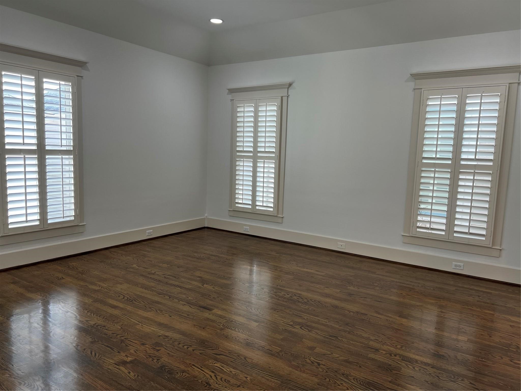 216 W 24th Street Property Photo 6