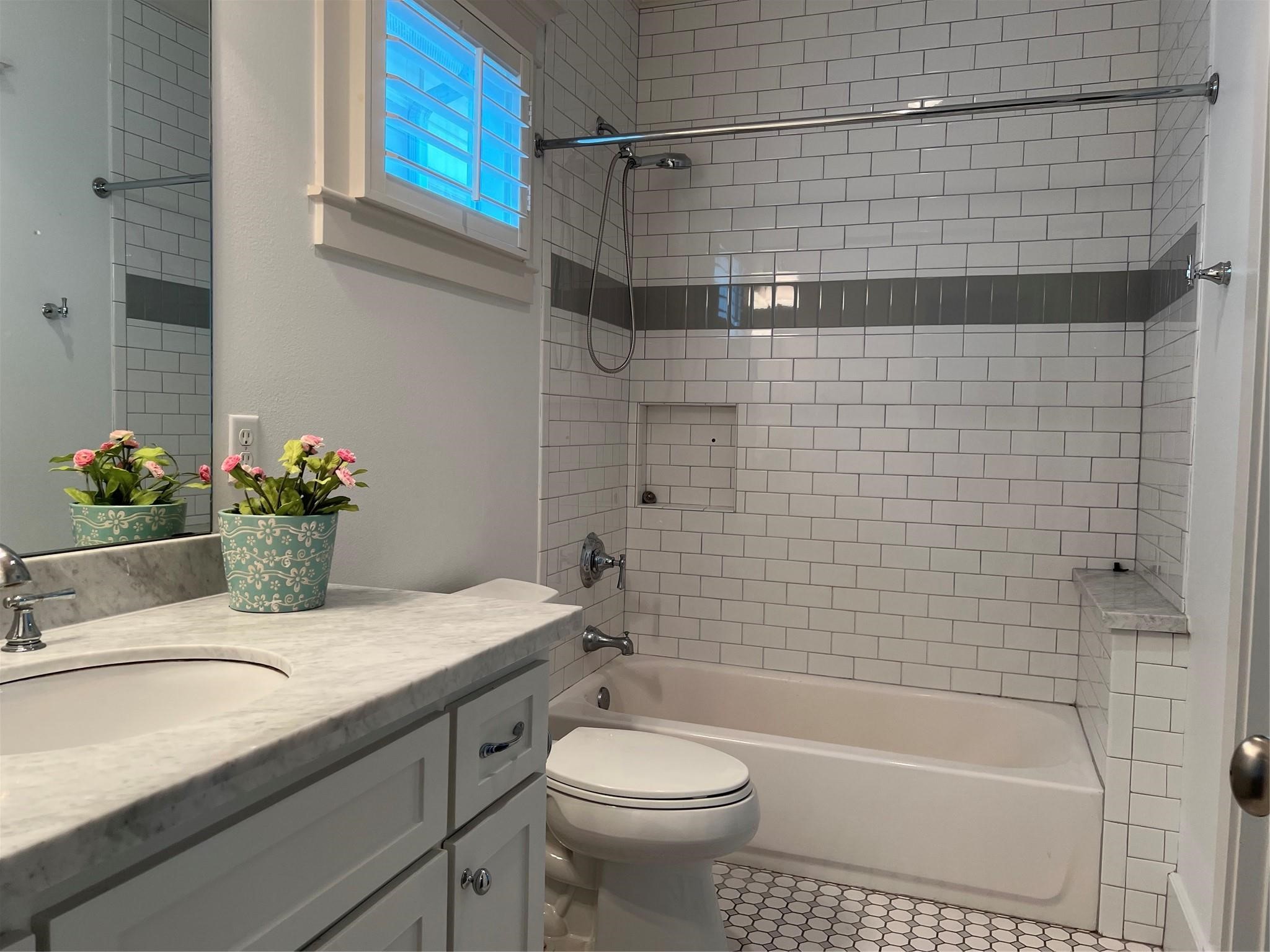 216 W 24th Street Property Photo 7