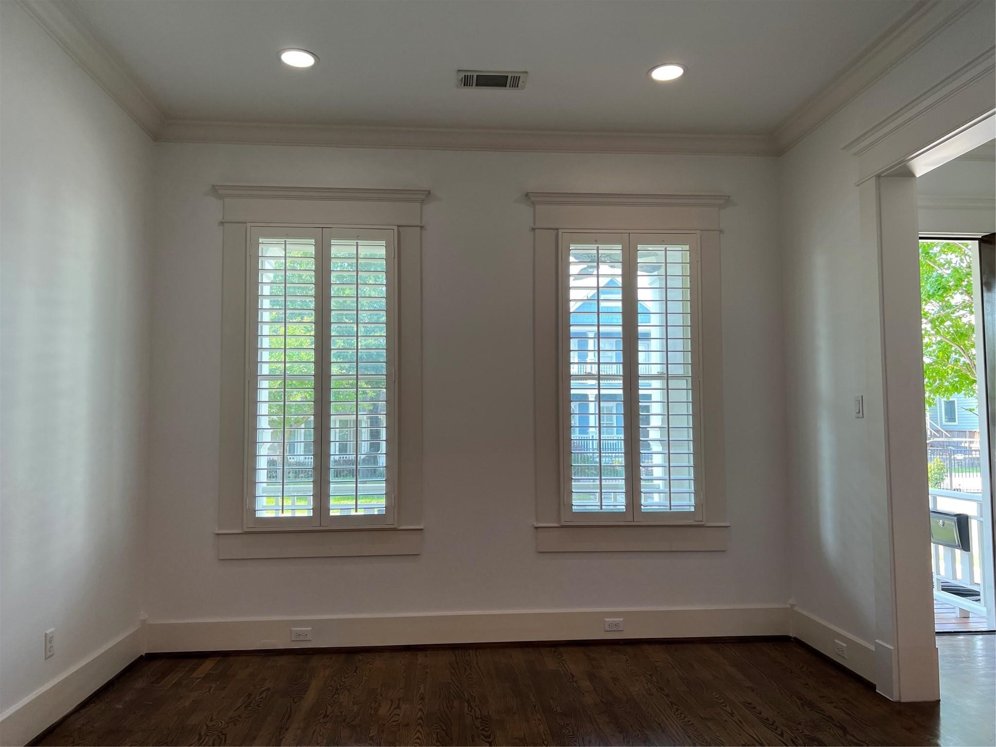 216 W 24th Street Property Photo 8