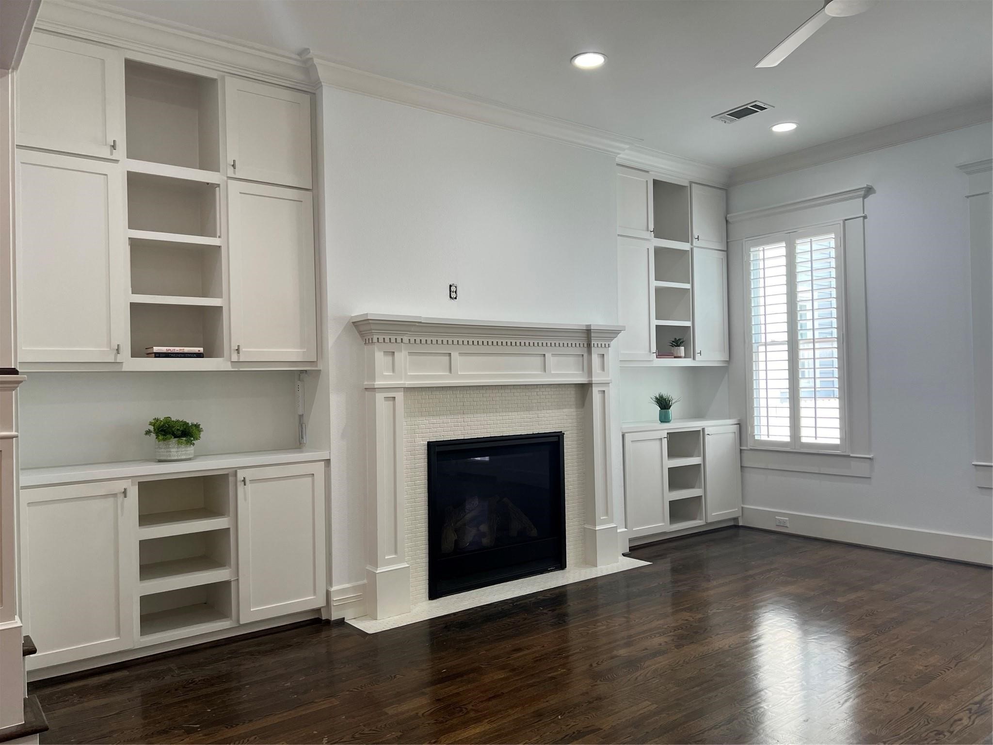 216 W 24th Street Property Photo 10