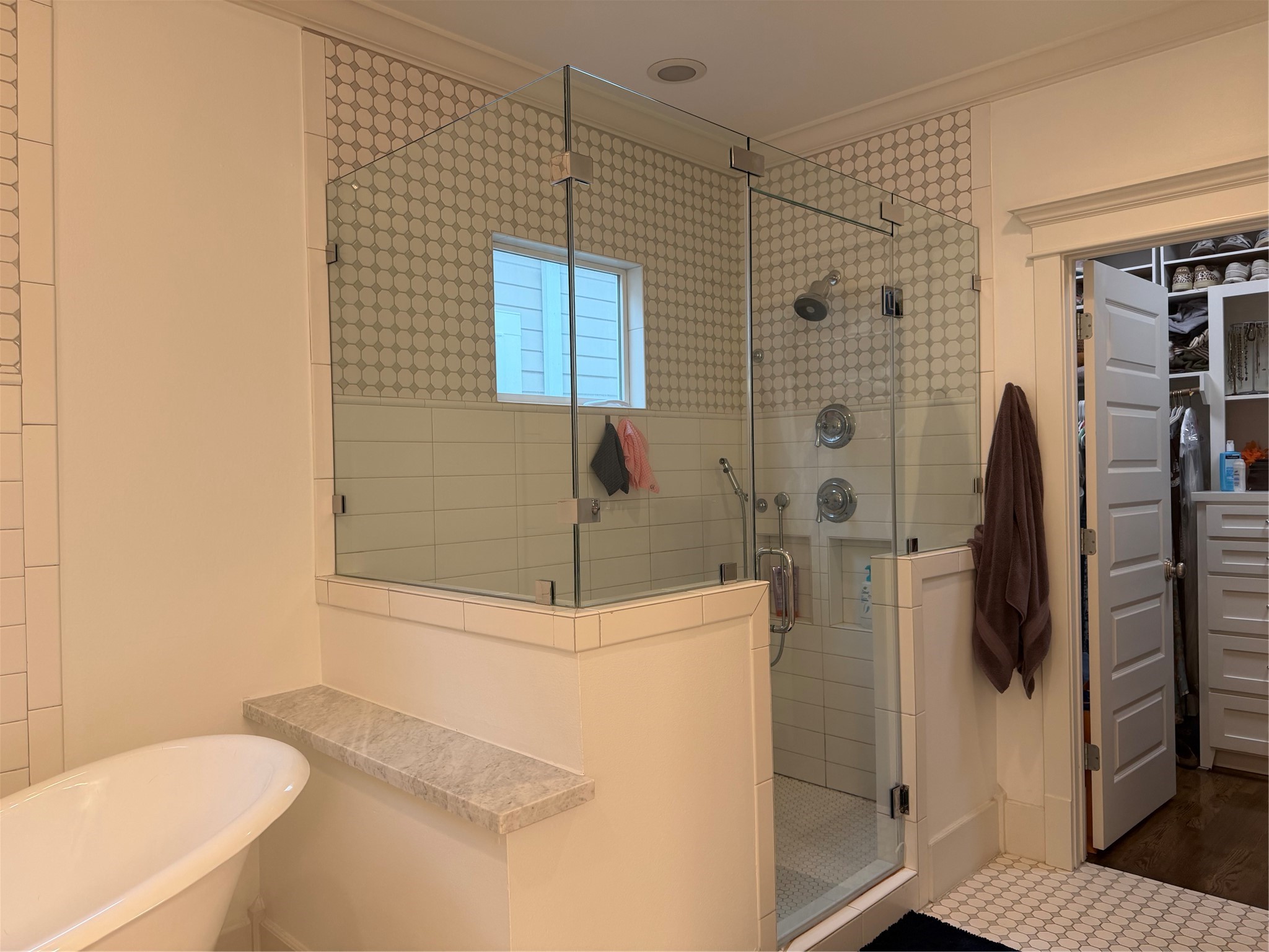 216 W 24th Street Property Photo 24