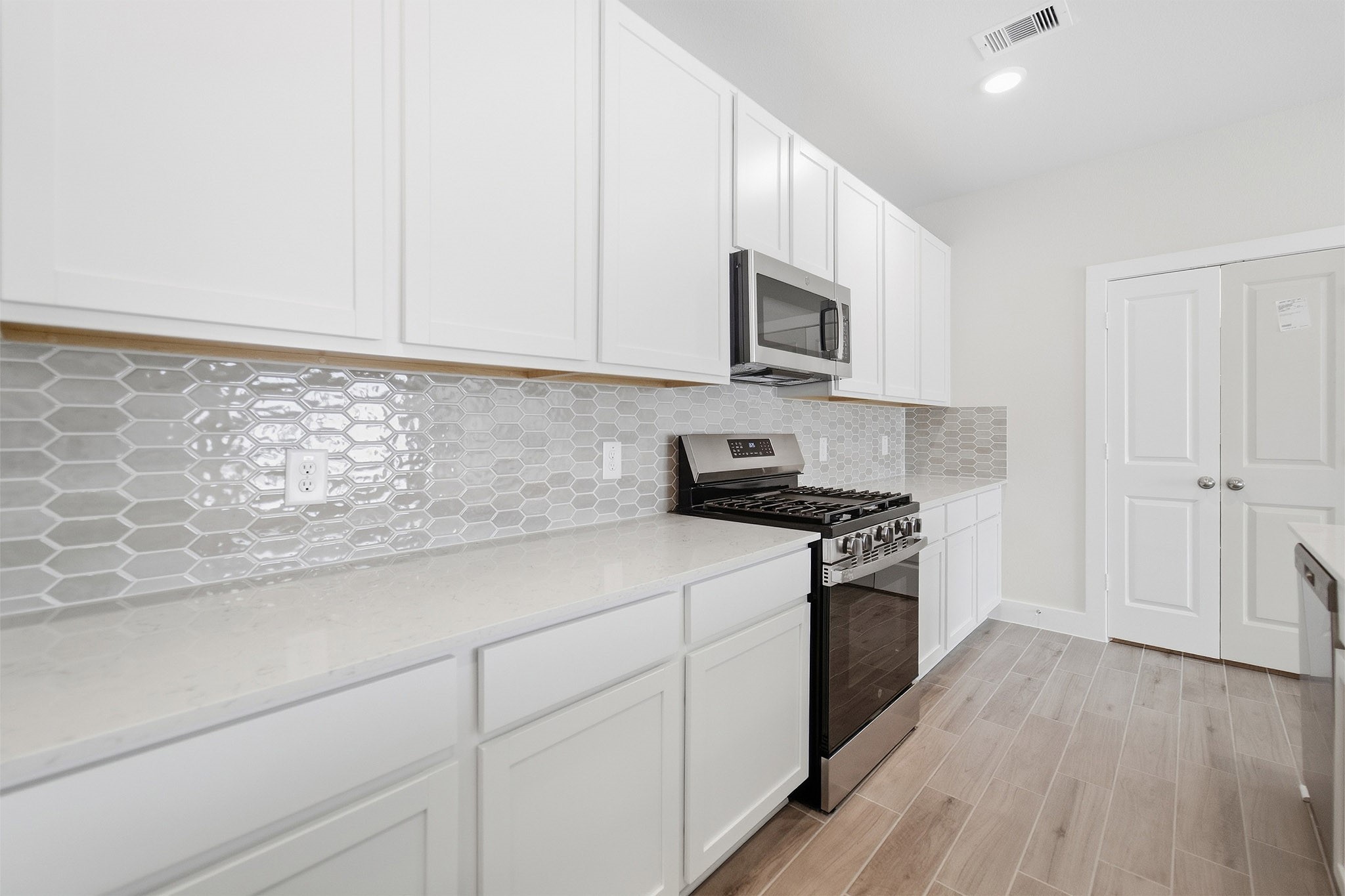 806 Alaska Cedar Drive Property Photo 17