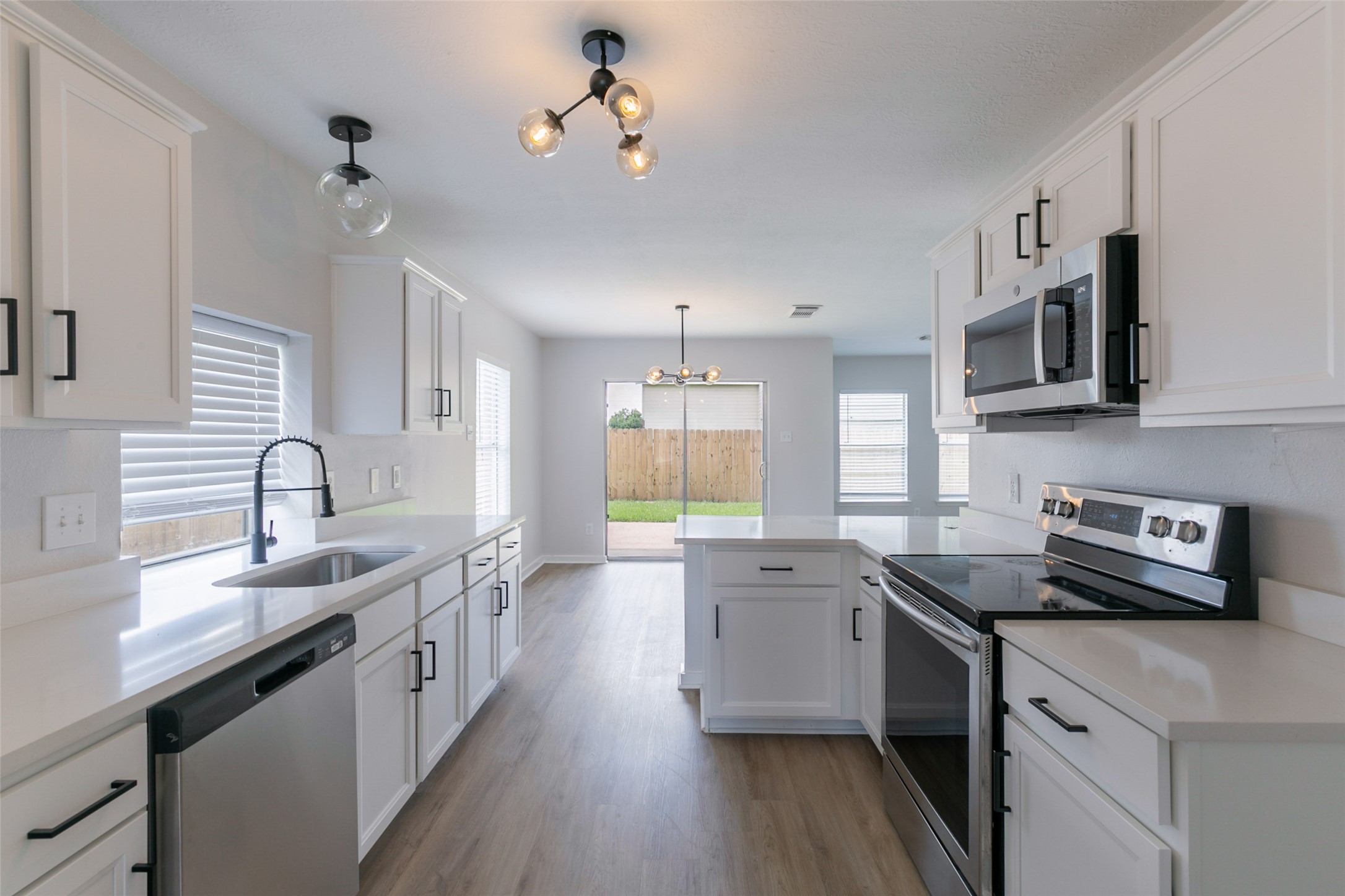 16711 Hollow Ridge Road Property Photo 1
