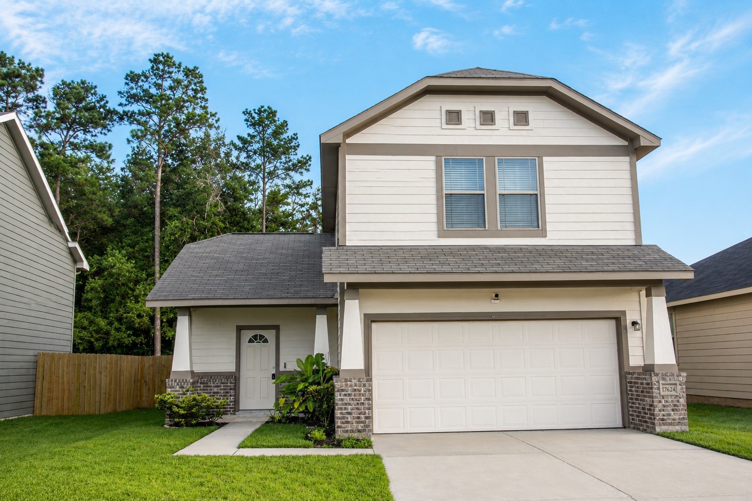 17624 Cedar Crest Drive Property Photo 1
