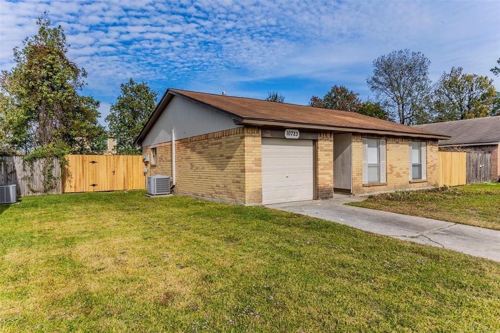 10723 Thorncliff Drive Property Photo 4
