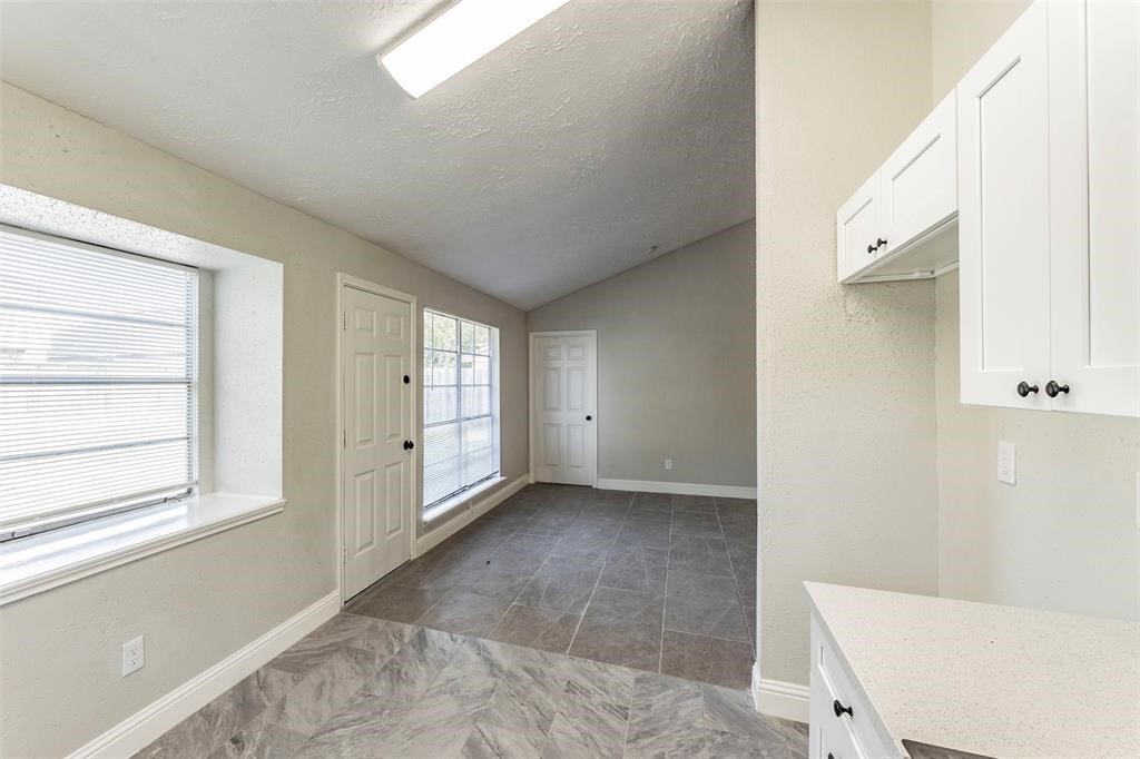 10723 Thorncliff Drive Property Photo 10