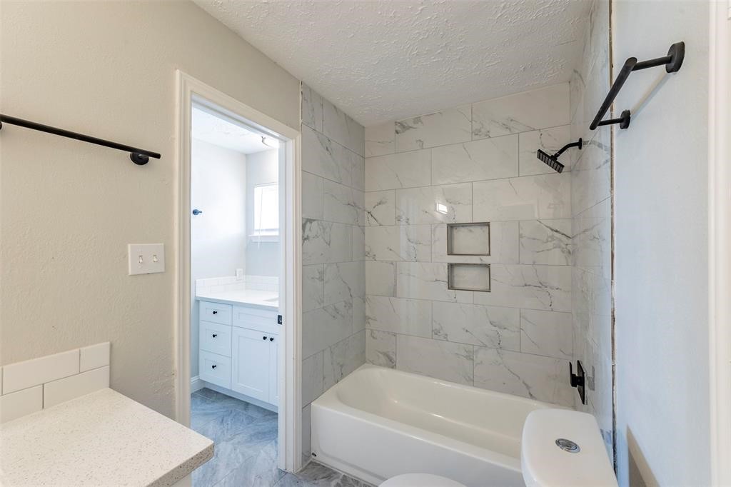 10723 Thorncliff Drive Property Photo 16