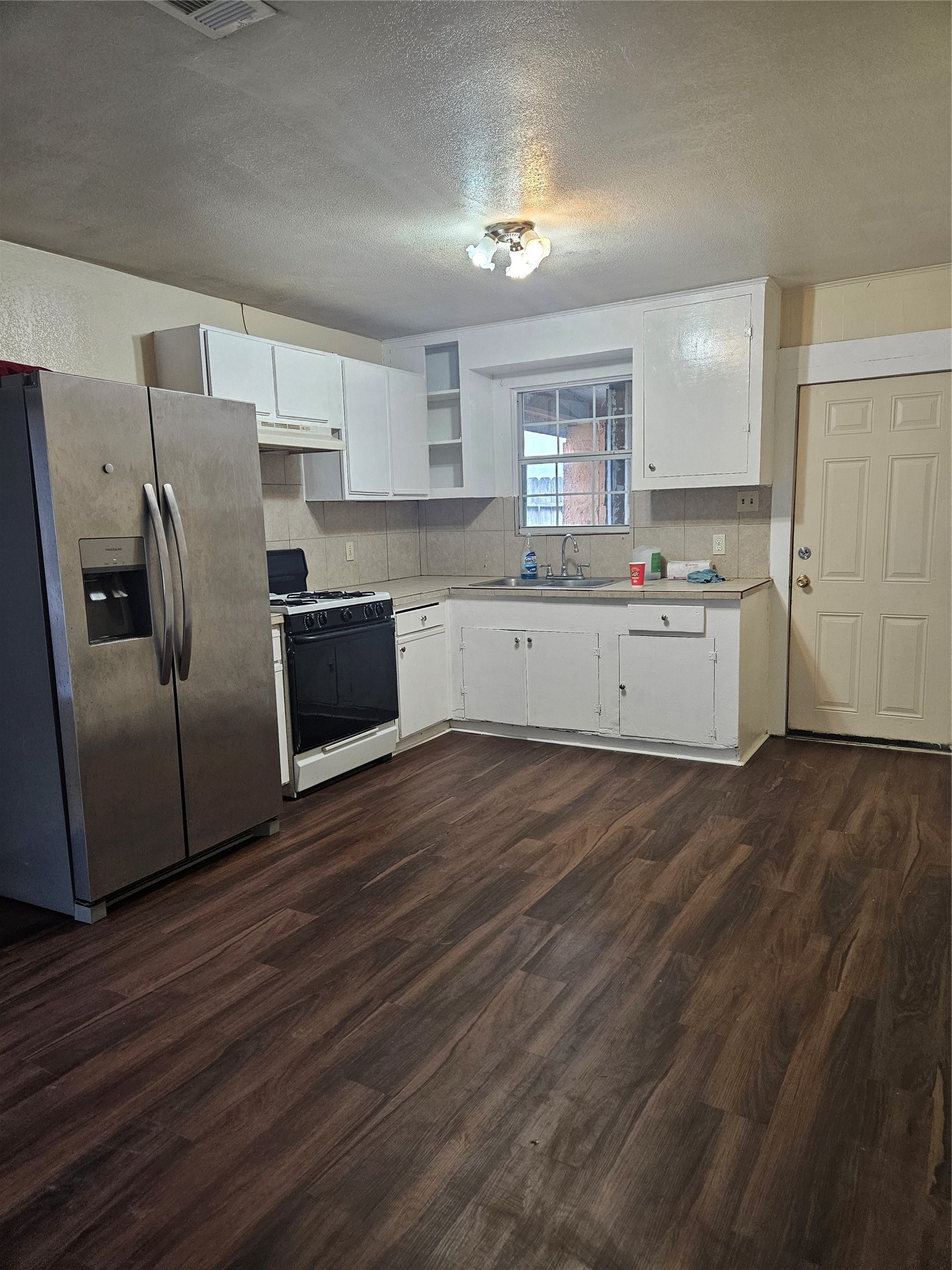 5732 Gardendale Drive Property Photo 3