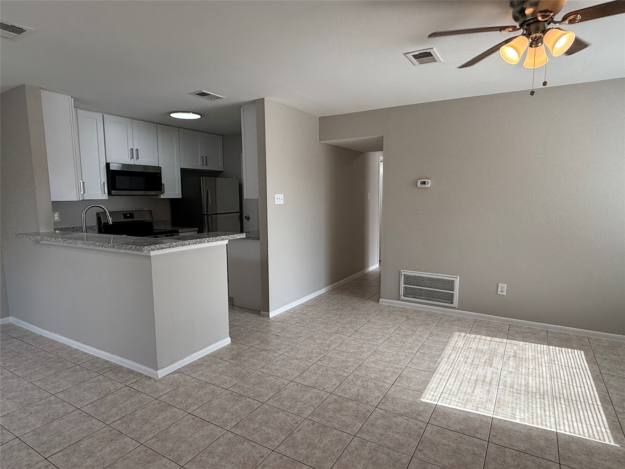 13902 Buckingham Drive B Property Photo 2
